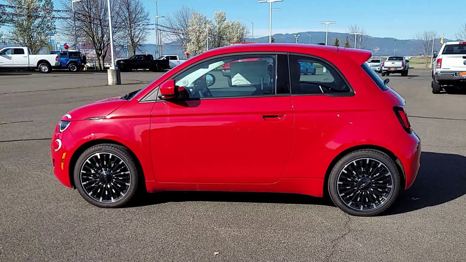 Thumbnail: 2024 Fiat 500e - 5
