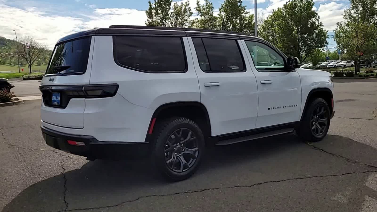 Thumbnail: 2026 Jeep Grand Wagoneer - 8