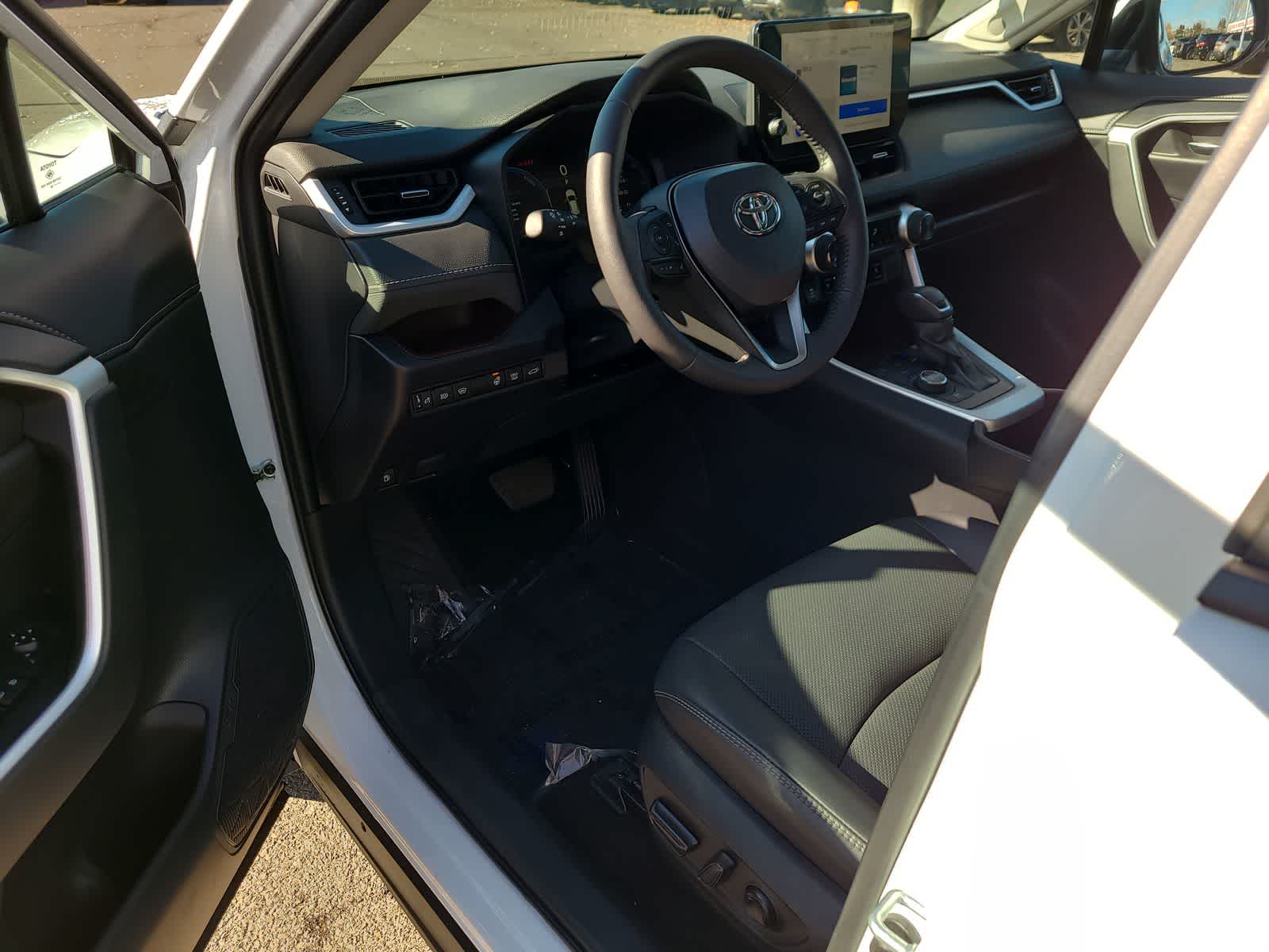 Thumbnail: 2024 Toyota RAV4 - 10