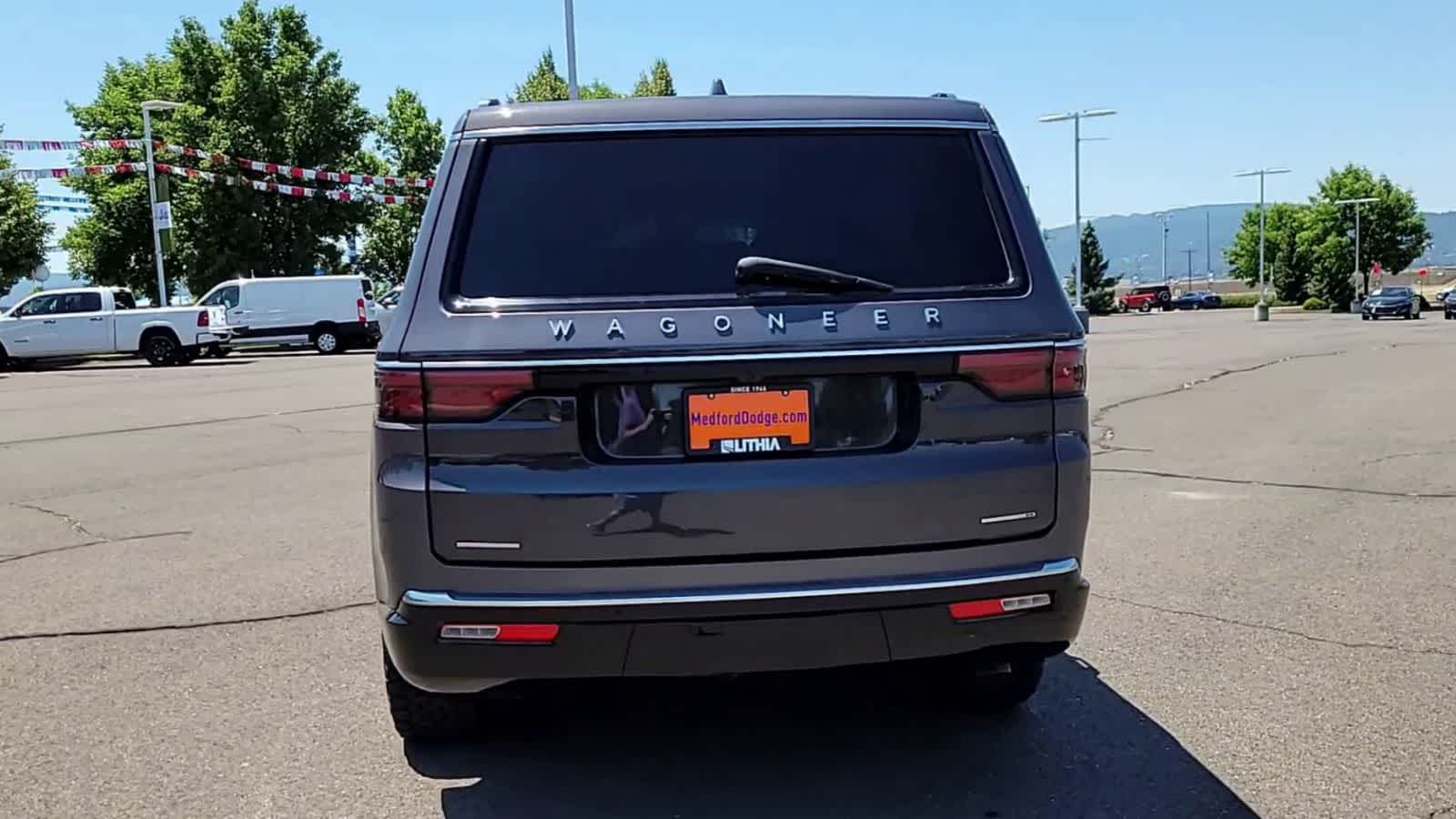 Thumbnail: 2022 Jeep Wagoneer - 7
