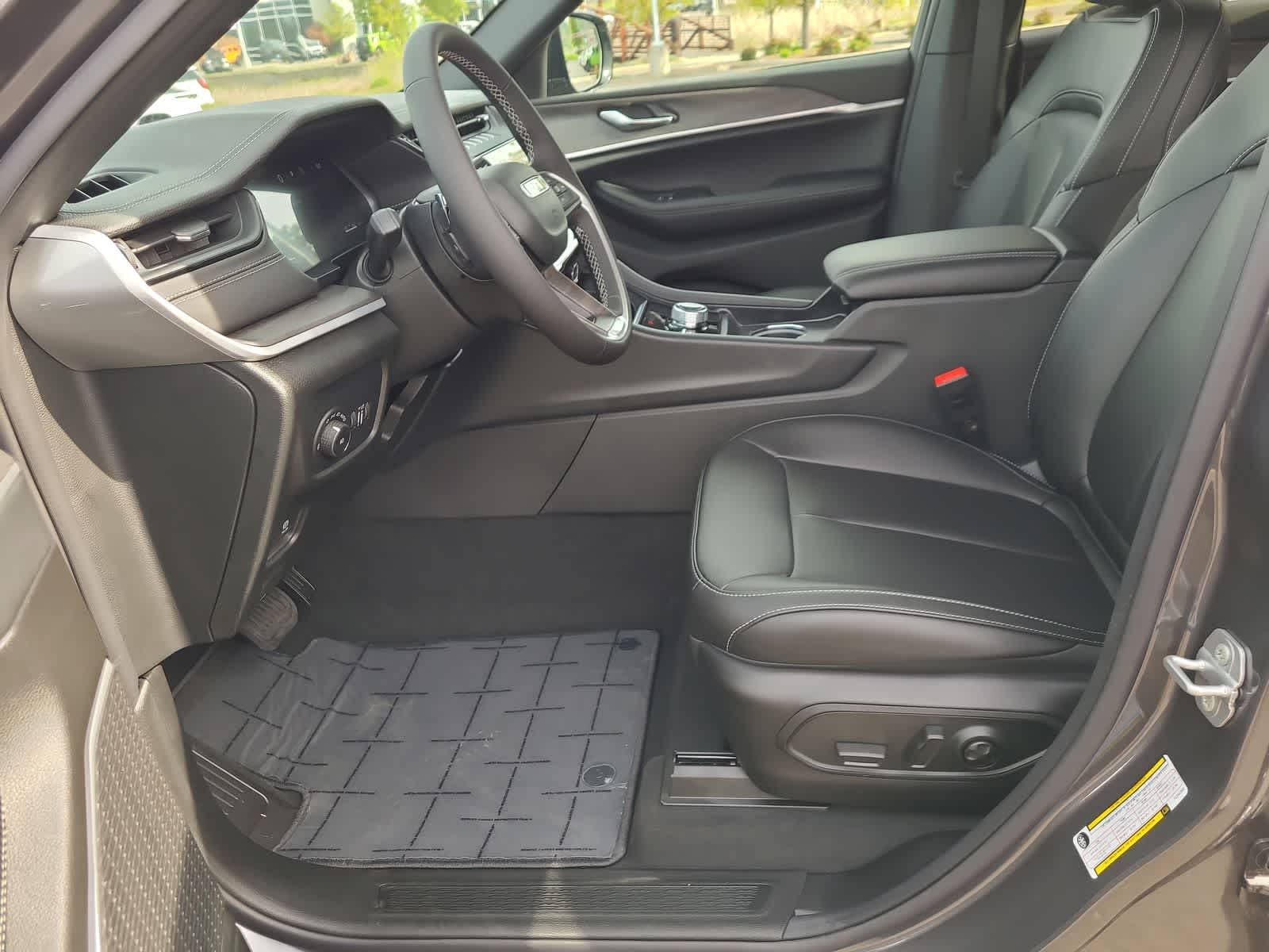 Thumbnail: 2026 Jeep Grand Cherokee - 19