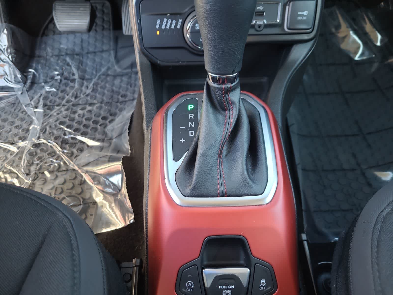 Thumbnail: 2022 Jeep Renegade - 25