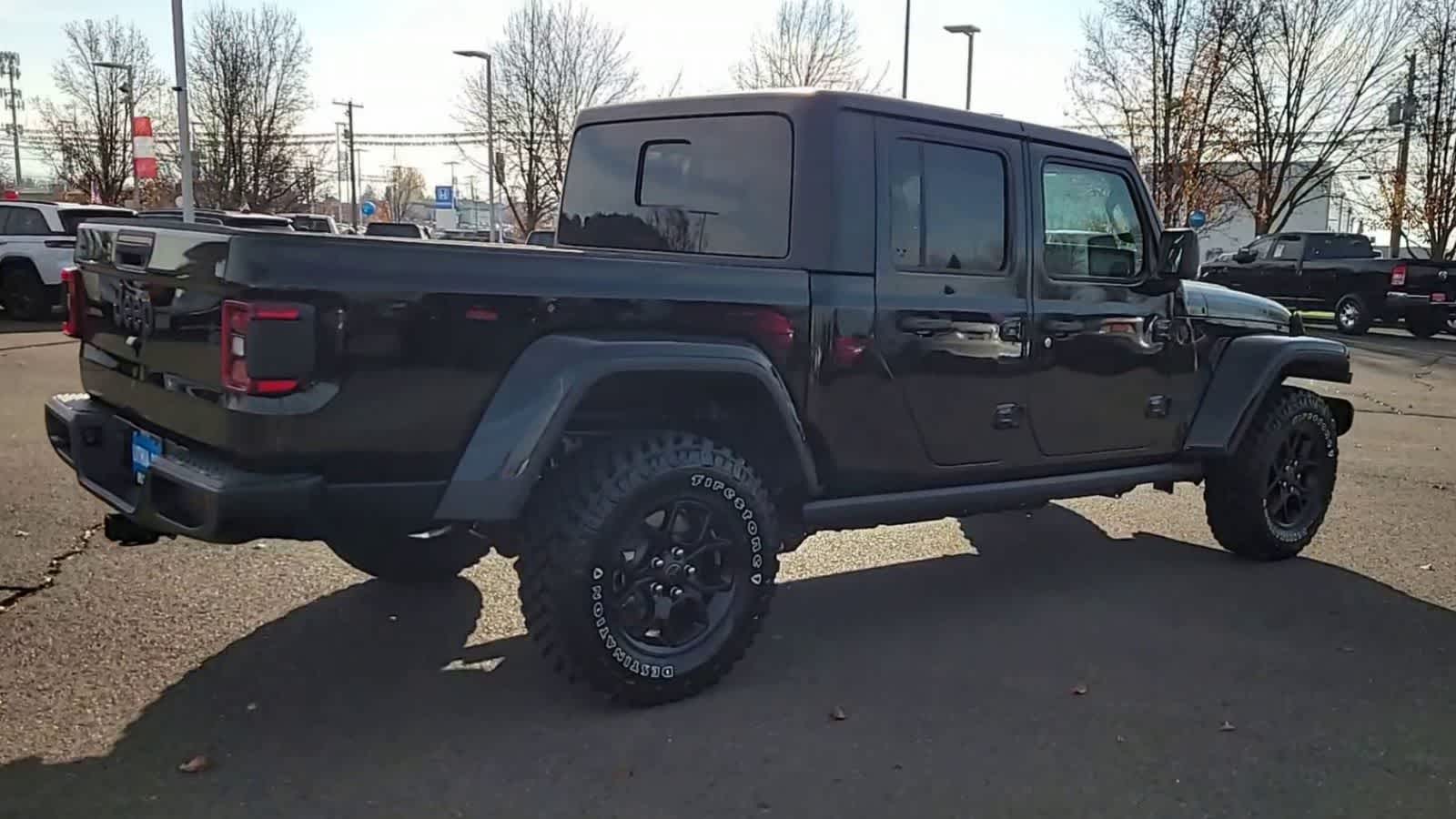 Thumbnail: 2026 Jeep Gladiator - 8