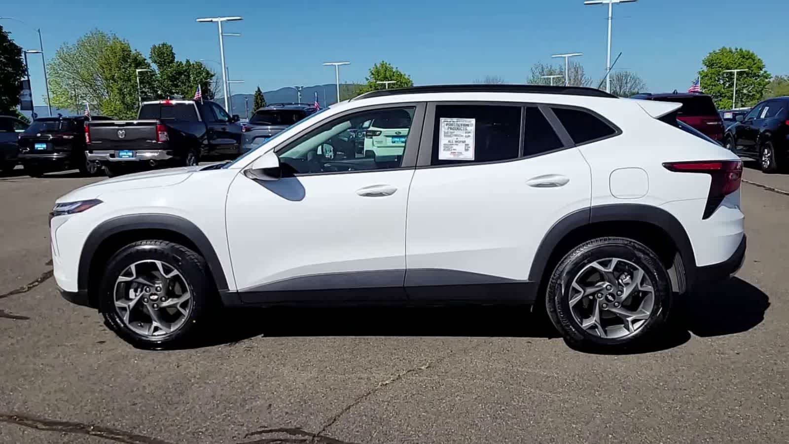Thumbnail: 2025 Chevrolet Trax - 5