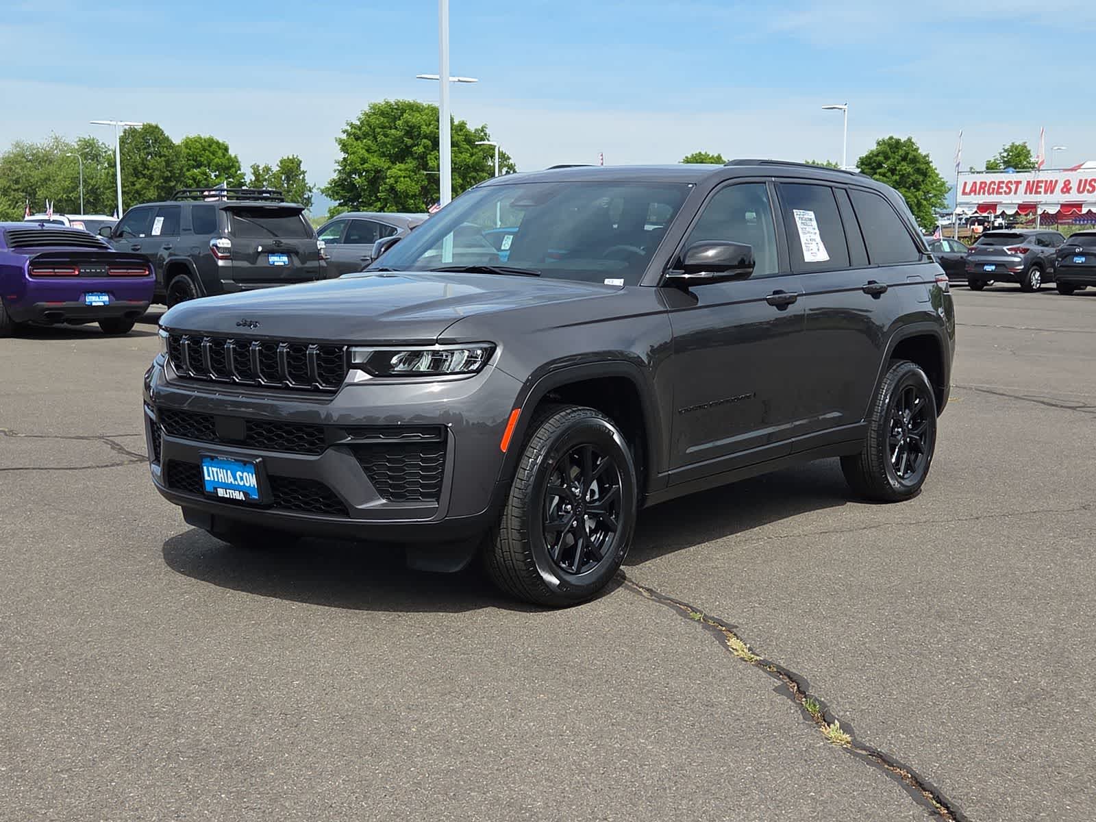 2026 Jeep Grand Cherokee Laredo Altitude 4x4's photo