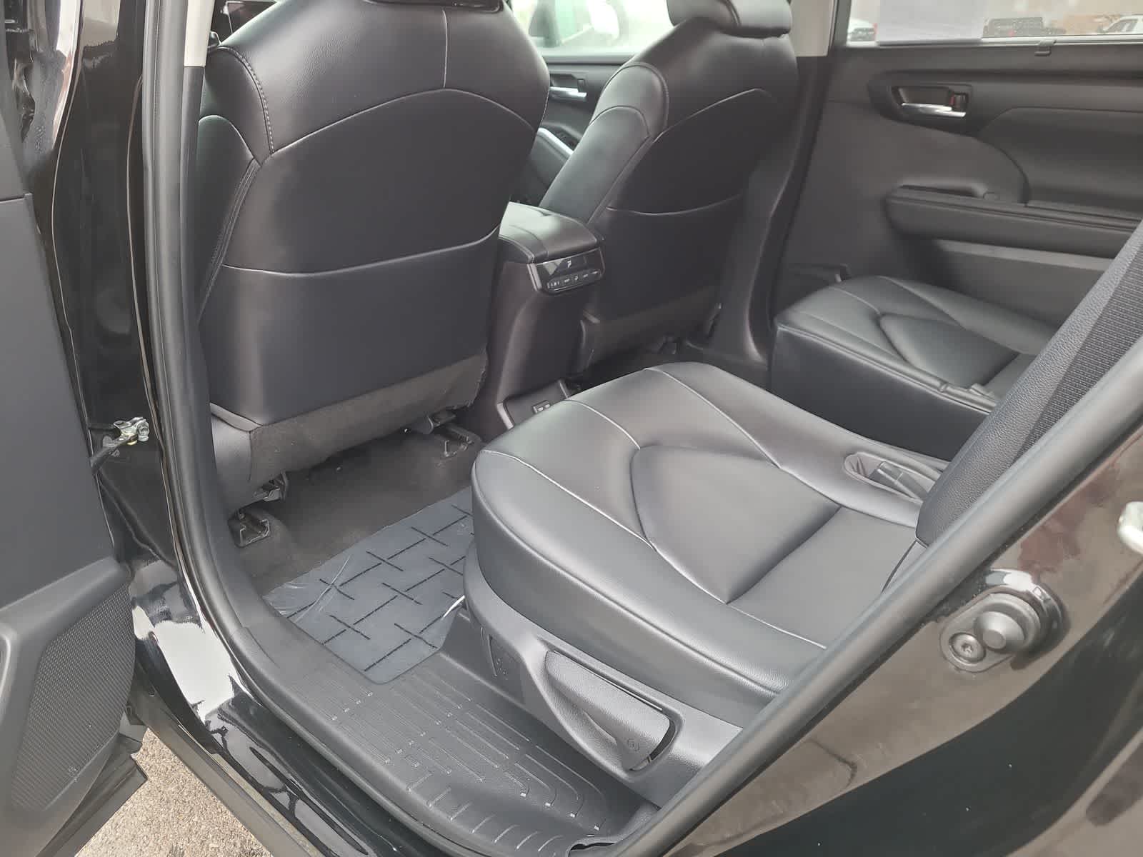 Thumbnail: 2023 Toyota Highlander - 20