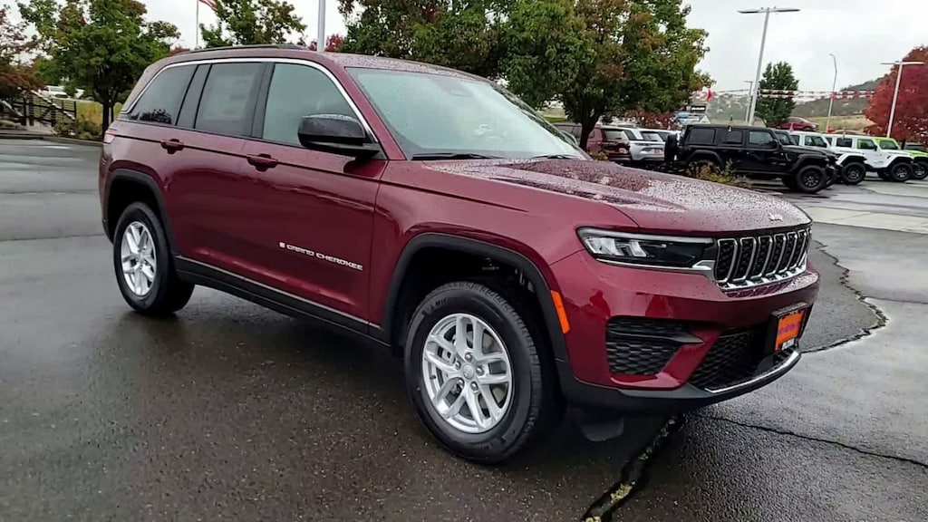 New 2025 Jeep Grand Cherokee LAREDO X 4X4 Sport Utility