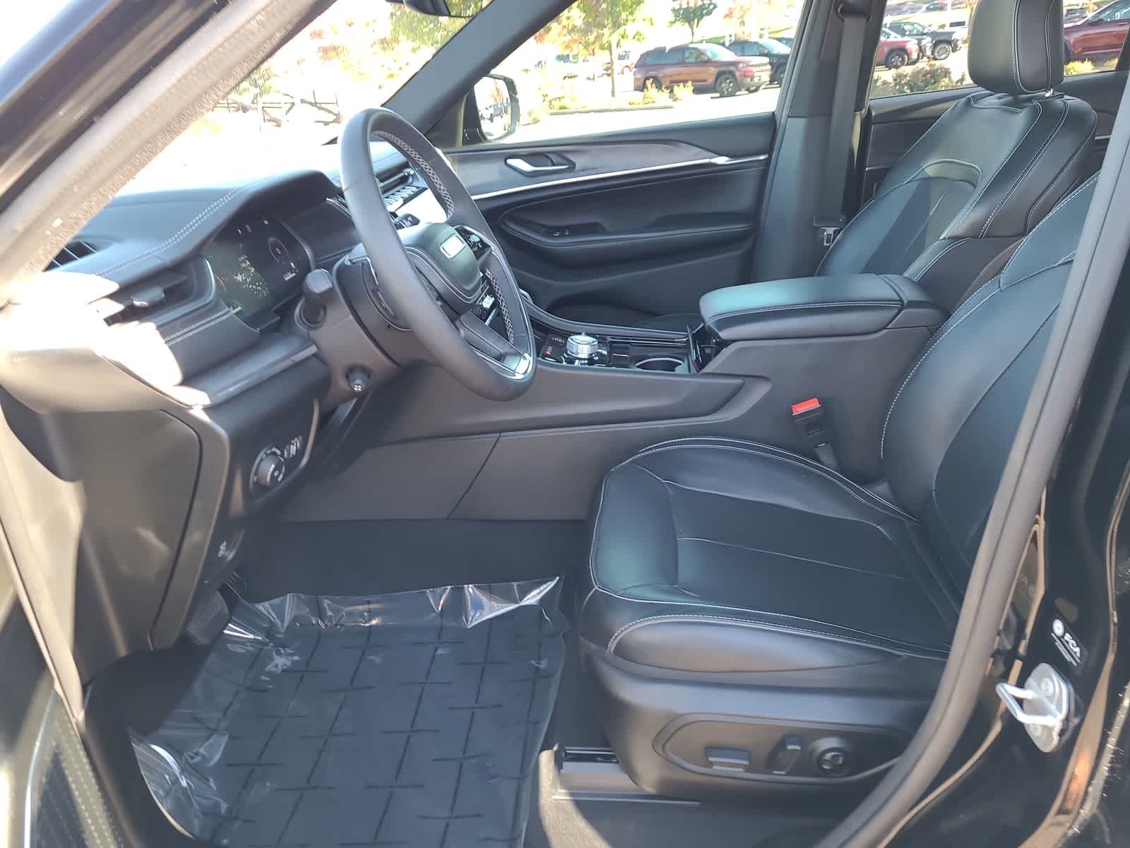 Thumbnail: 2023 Jeep Grand Cherokee - 19