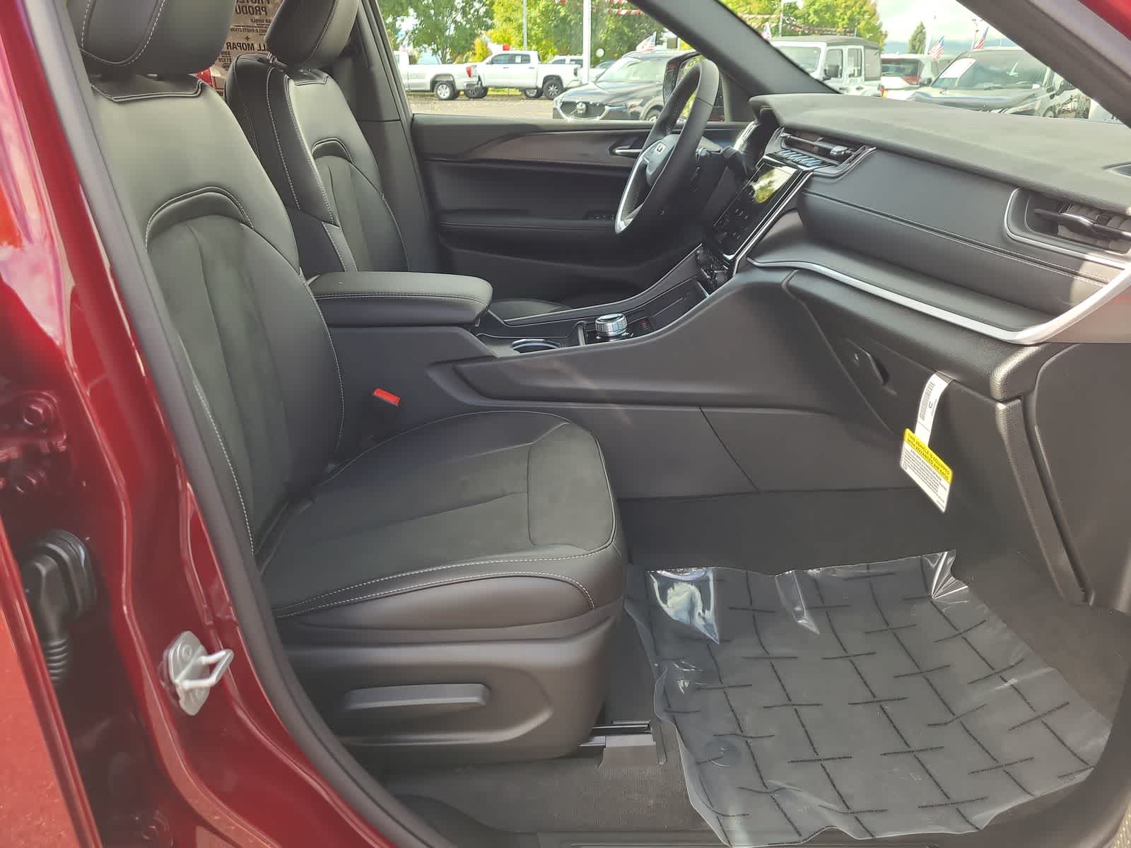 Thumbnail: 2025 Jeep Grand Cherokee - 22