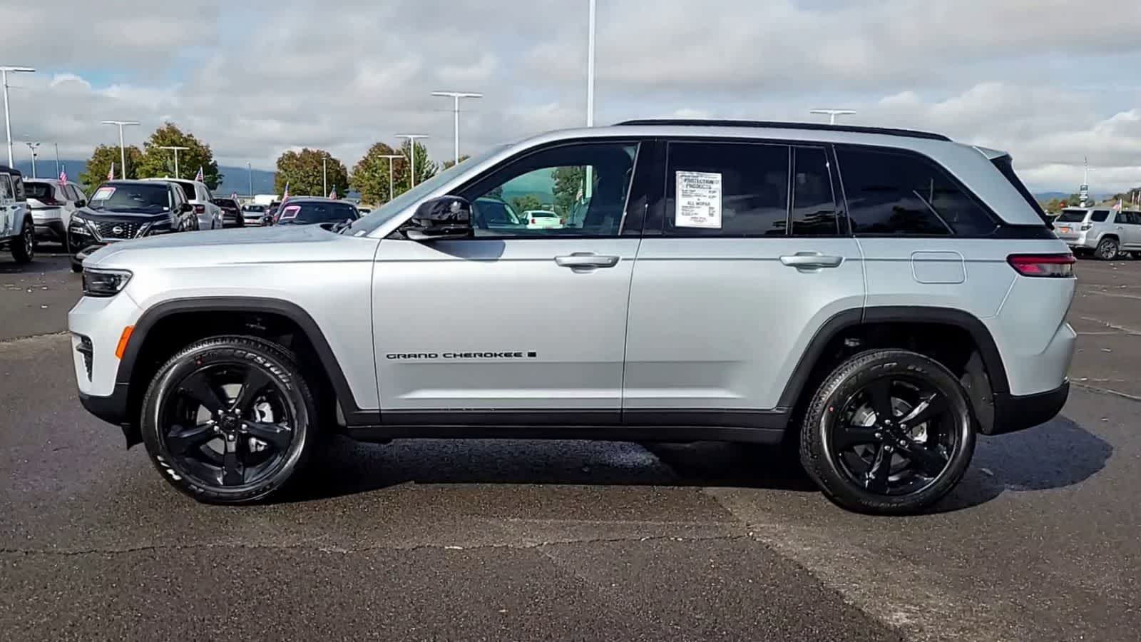 Thumbnail: 2025 Jeep Grand Cherokee - 5