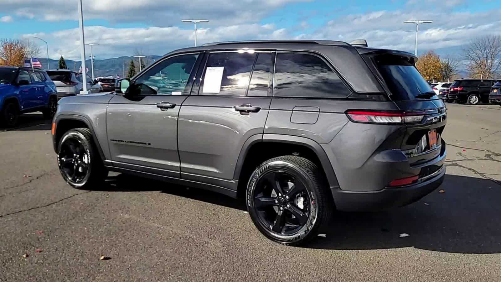 Thumbnail: 2025 Jeep Grand Cherokee - 6