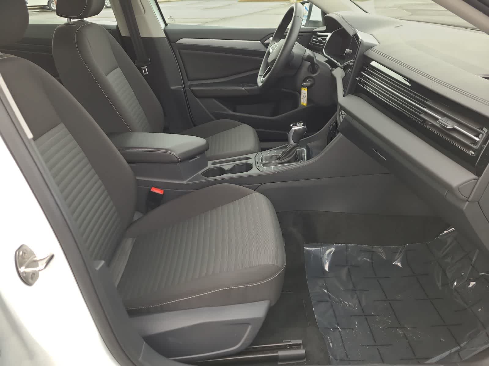 Thumbnail: 2025 Volkswagen Jetta - 22