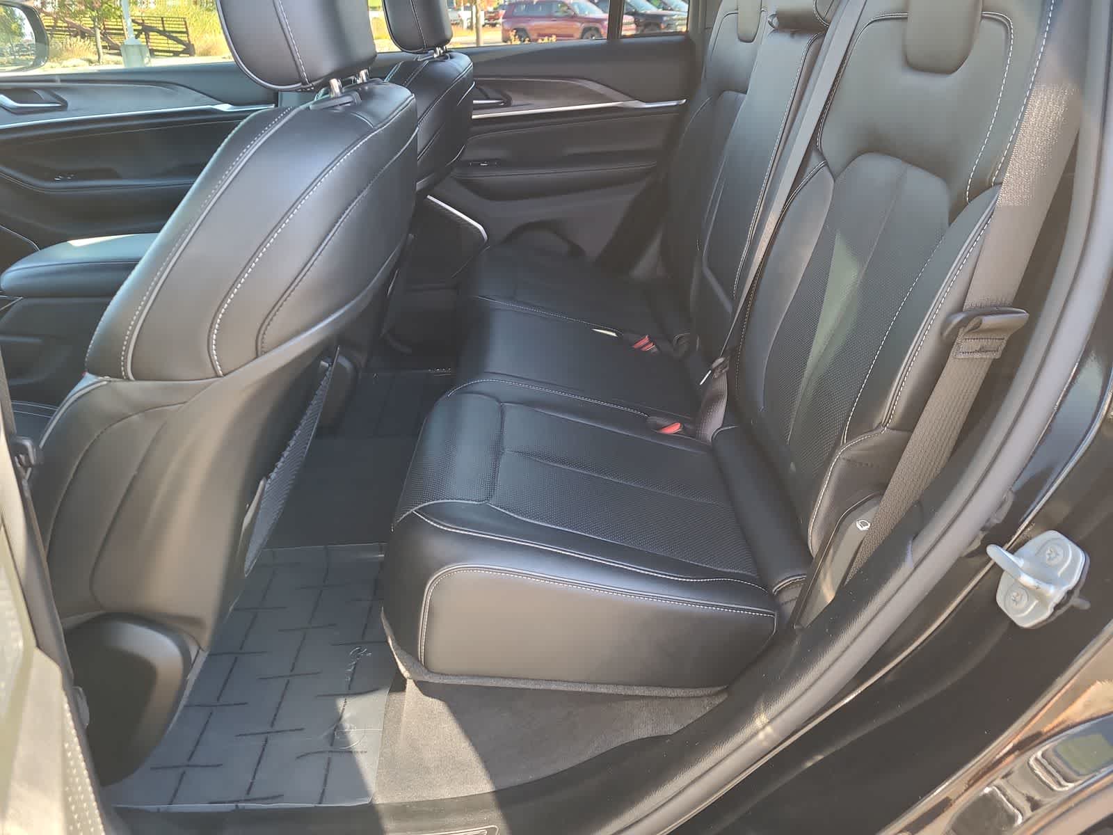 Thumbnail: 2023 Jeep Grand Cherokee - 21