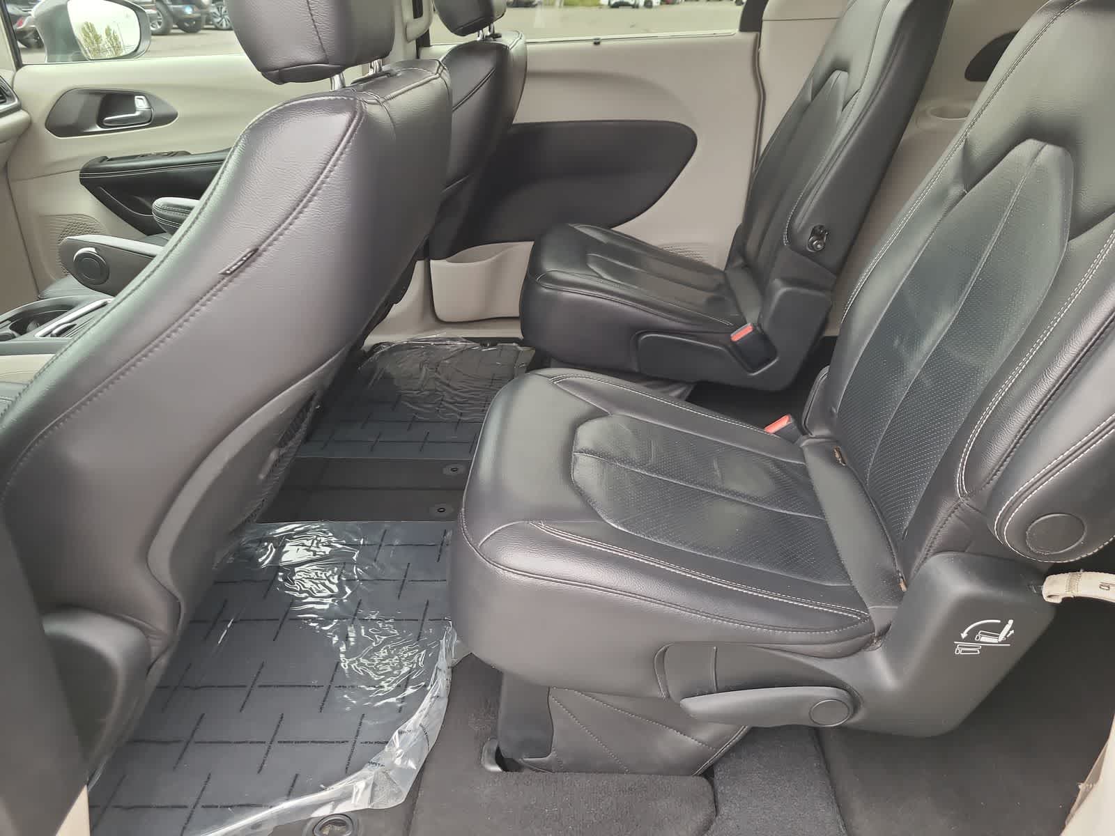 Thumbnail: 2022 Chrysler Pacifica - 21