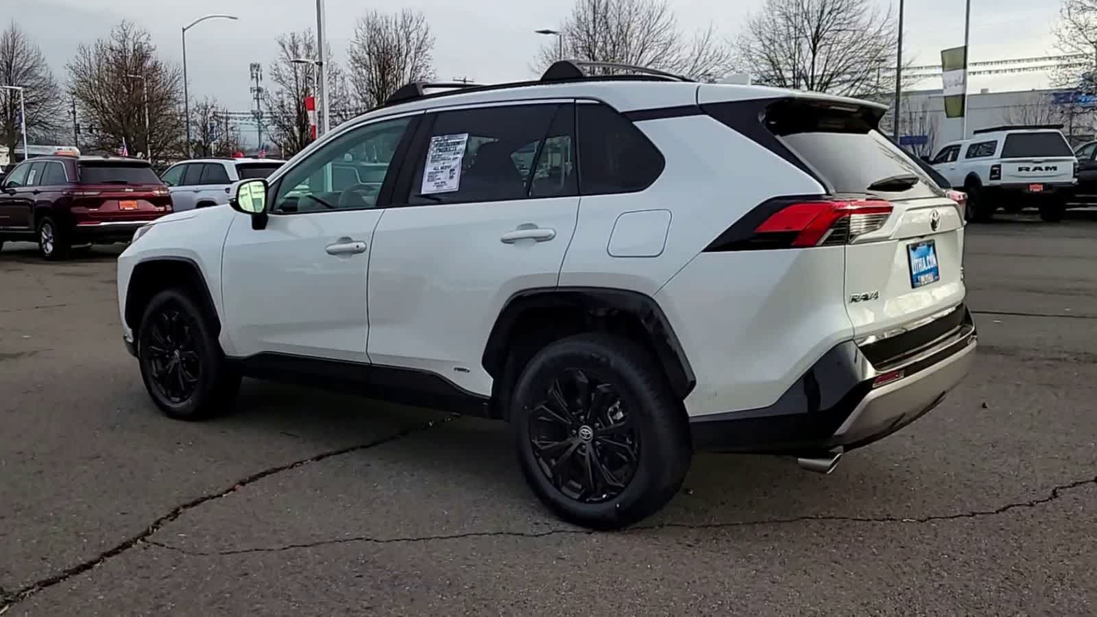 Thumbnail: 2022 Toyota RAV4 - 6