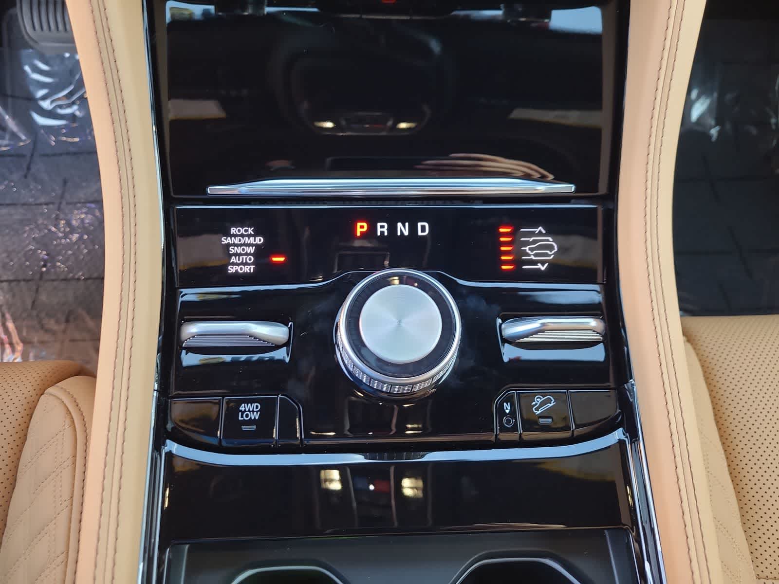 Thumbnail: 2025 Jeep Grand Cherokee - 25