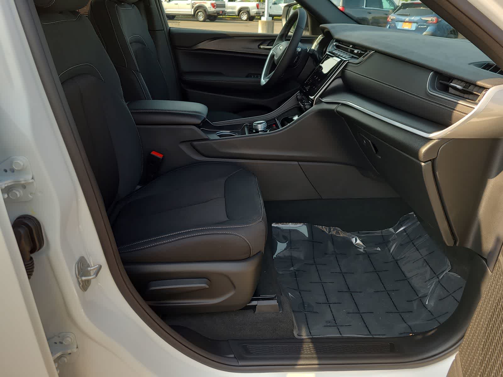 Thumbnail: 2025 Jeep Grand Cherokee - 22