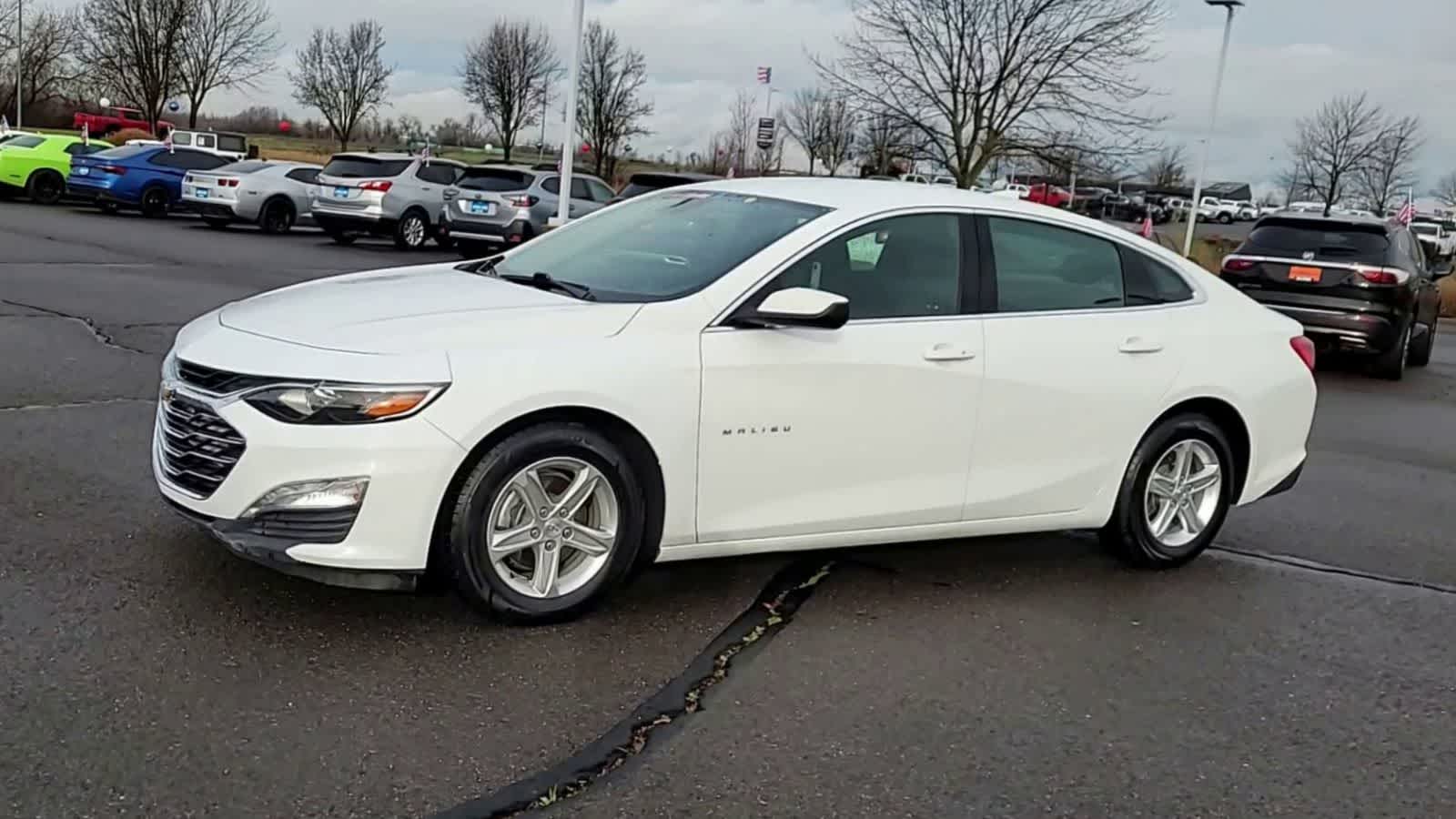 Thumbnail: 2023 Chevrolet Malibu - 4