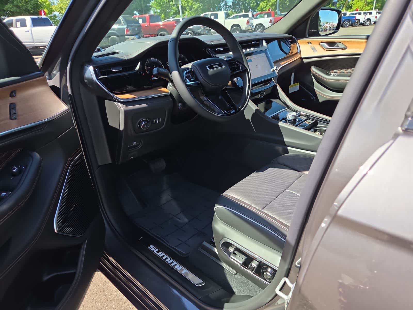Thumbnail: 2026 Jeep Grand Cherokee - 10