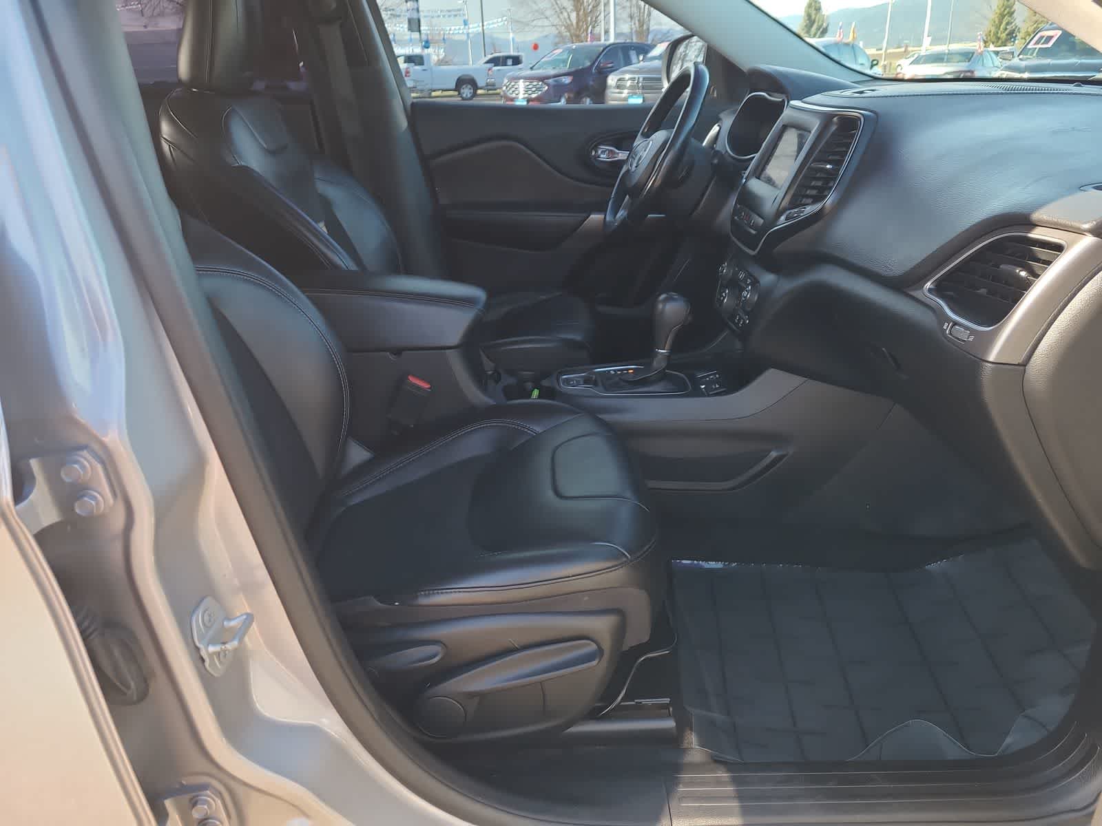 Thumbnail: 2021 Jeep Cherokee - 22