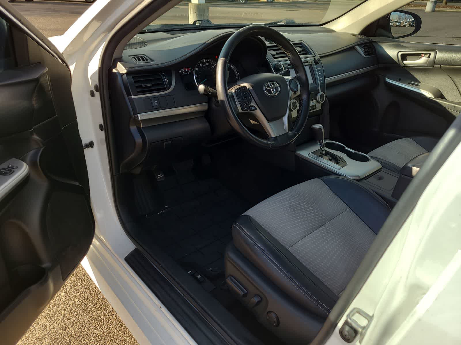 Thumbnail: 2014 Toyota Camry - 10