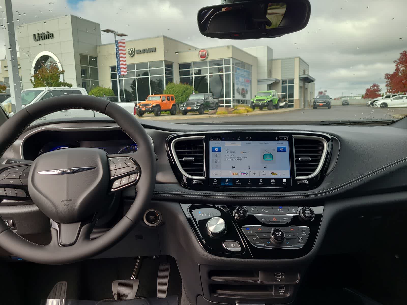 Thumbnail: 2026 Chrysler Pacifica - 18