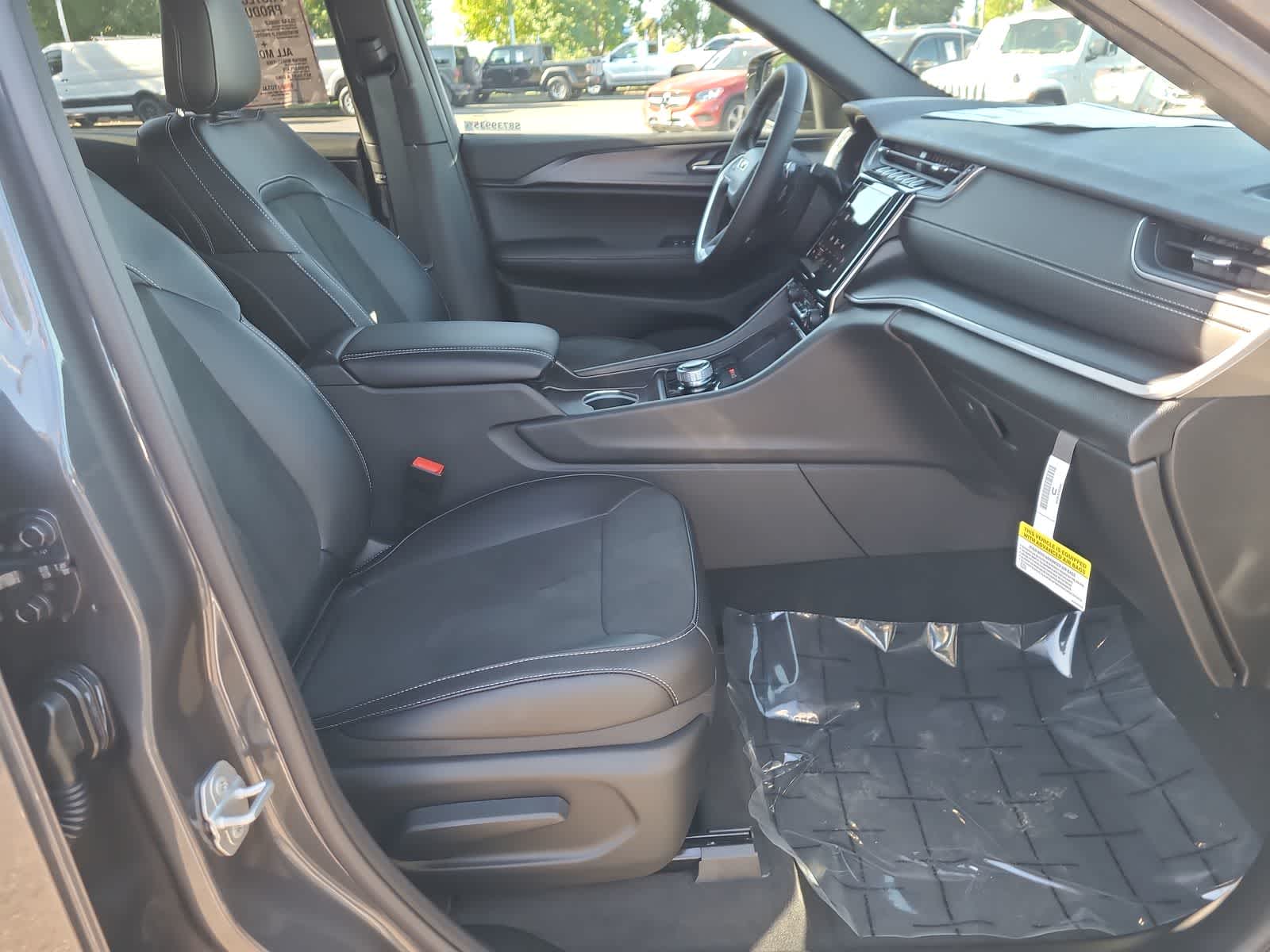 Thumbnail: 2025 Jeep Grand Cherokee - 22