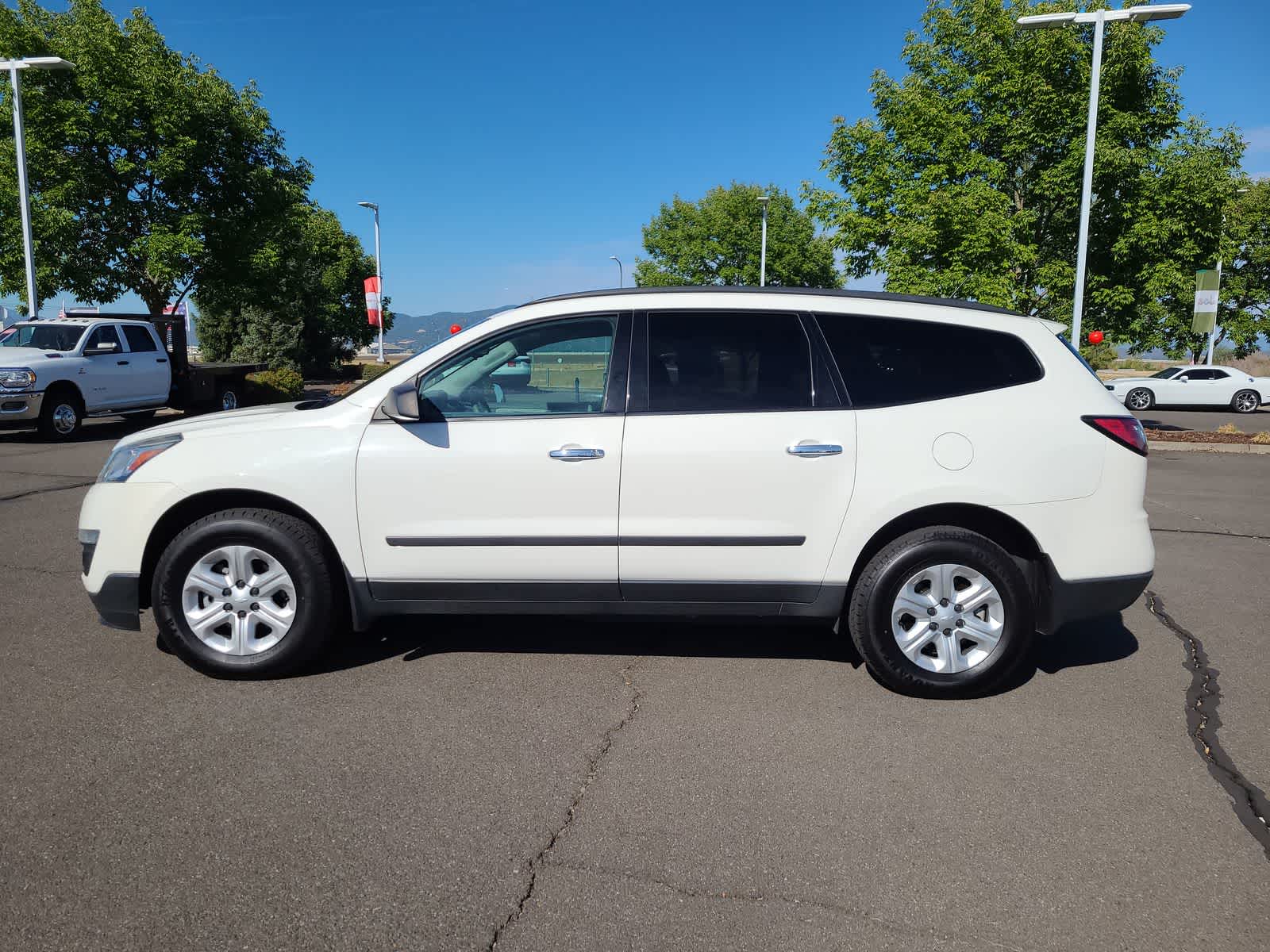 Thumbnail: 2015 Chevrolet Traverse - 11