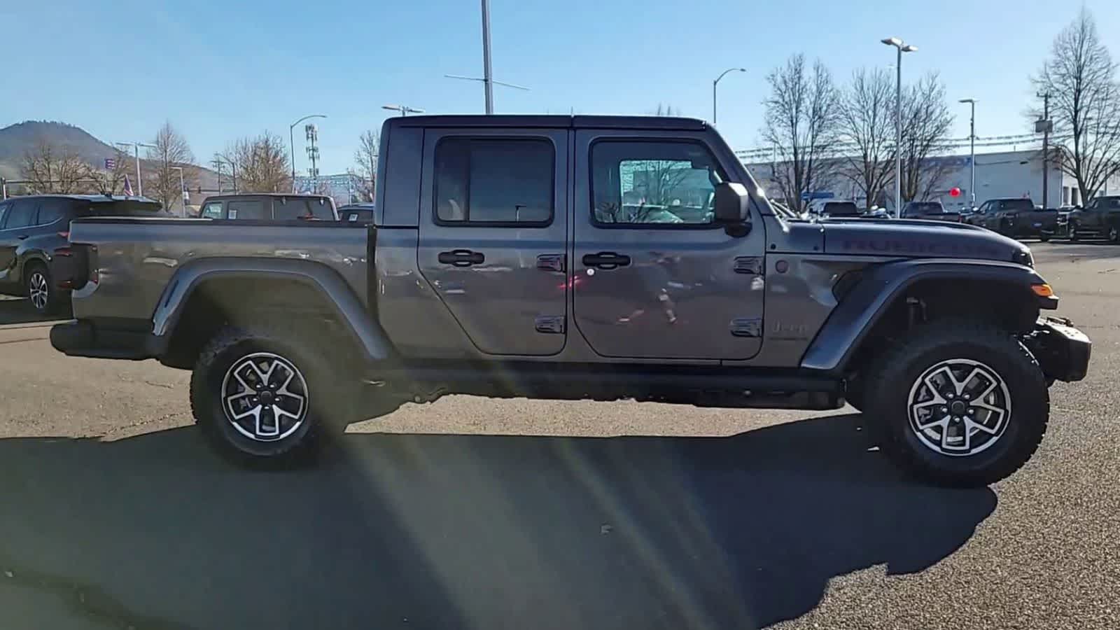 Thumbnail: 2026 Jeep Gladiator - 9