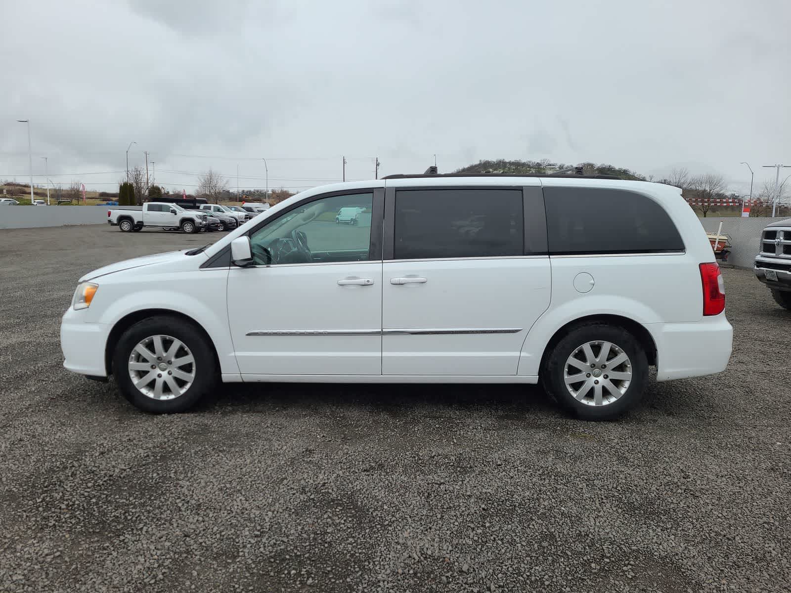 Thumbnail: 2015 Chrysler Town & Country - 2