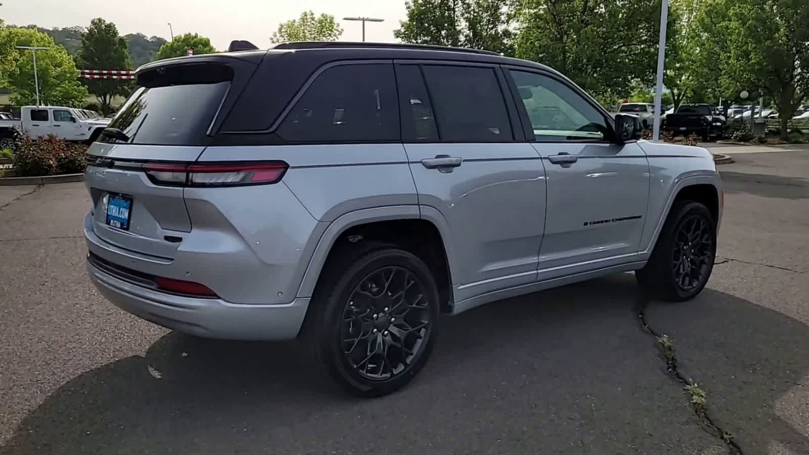 Thumbnail: 2026 Jeep Grand Cherokee - 8