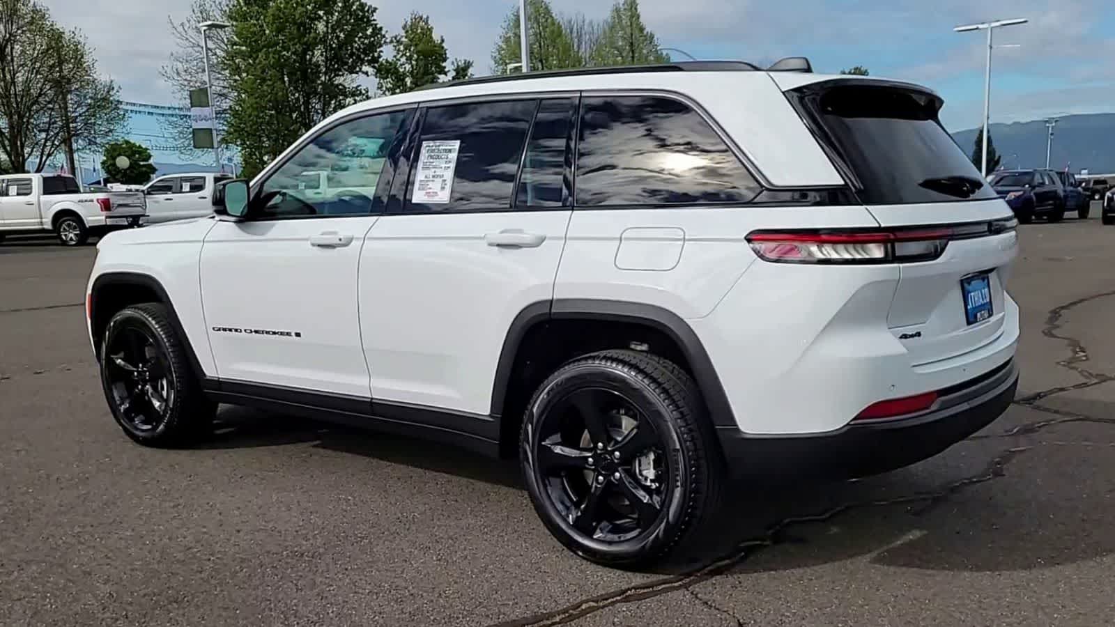 Thumbnail: 2026 Jeep Grand Cherokee - 6