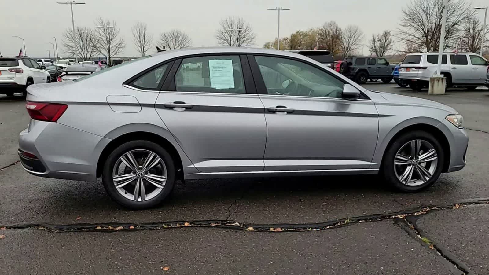 Thumbnail: 2024 Volkswagen Jetta - 9