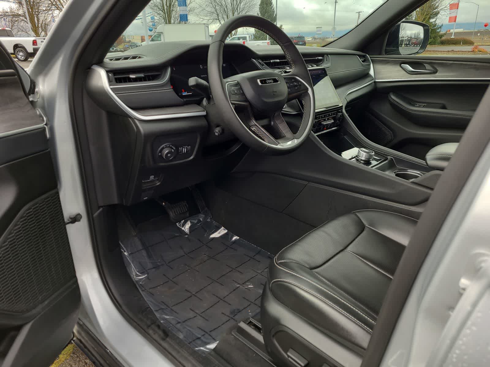 Thumbnail: 2024 Jeep Grand Cherokee L - 10