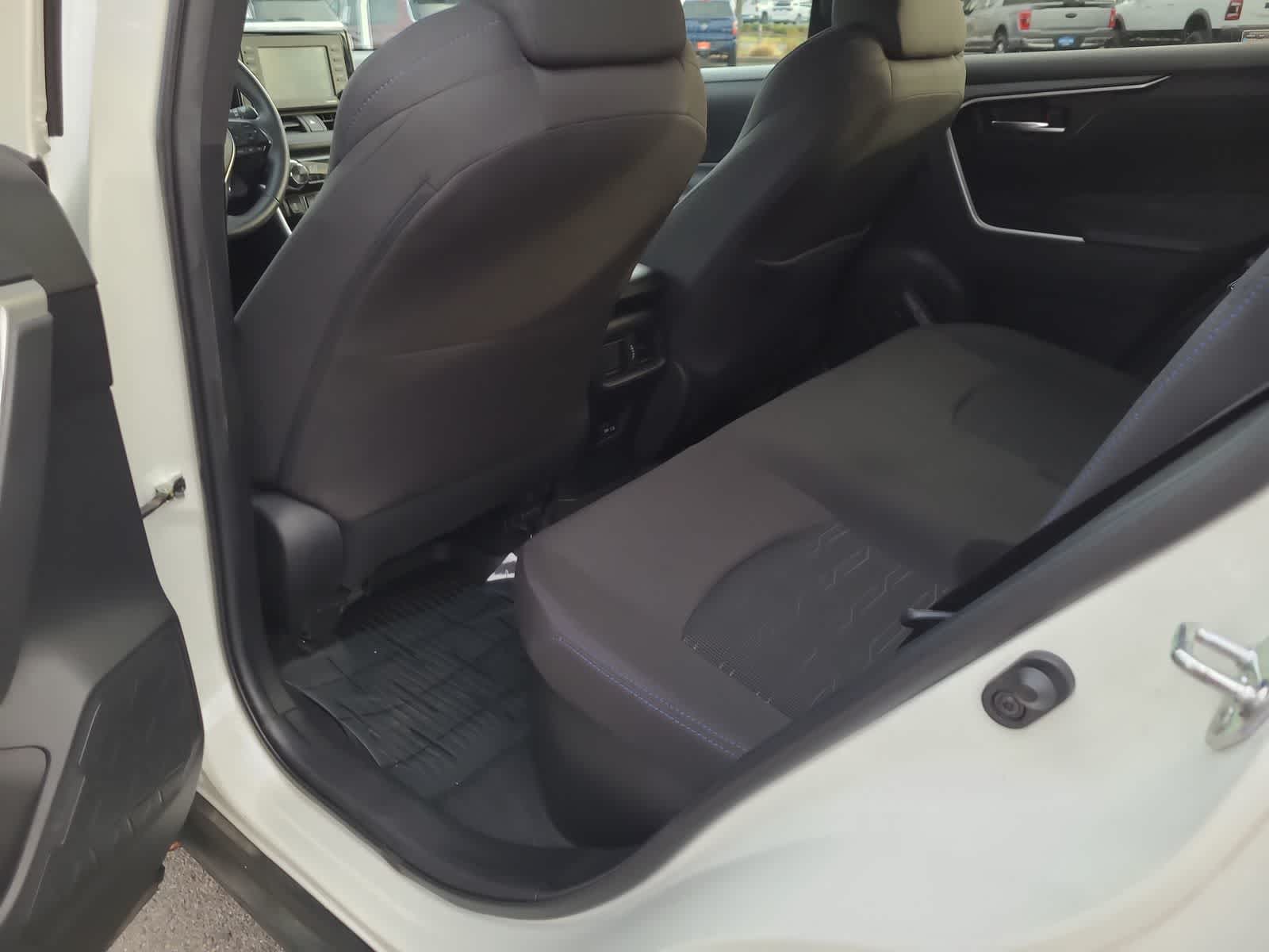 Thumbnail: 2022 Toyota RAV4 - 20