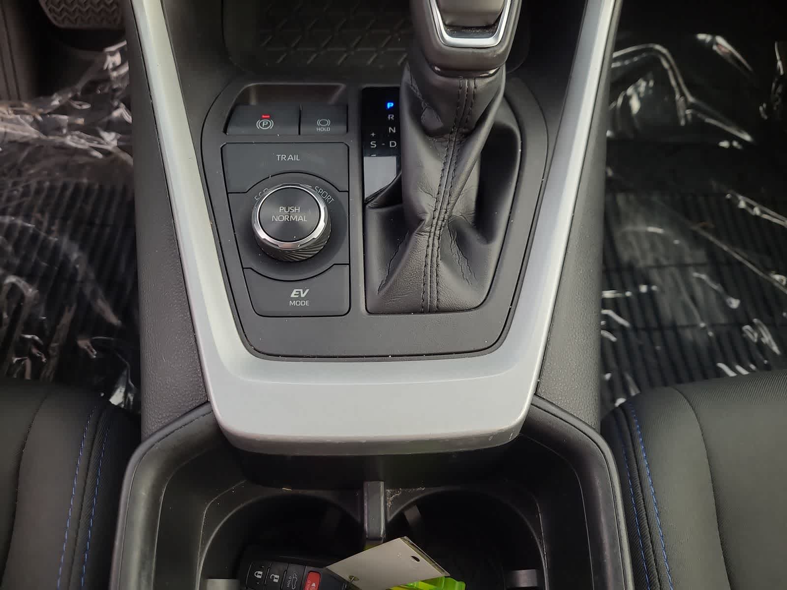 Thumbnail: 2022 Toyota RAV4 - 25