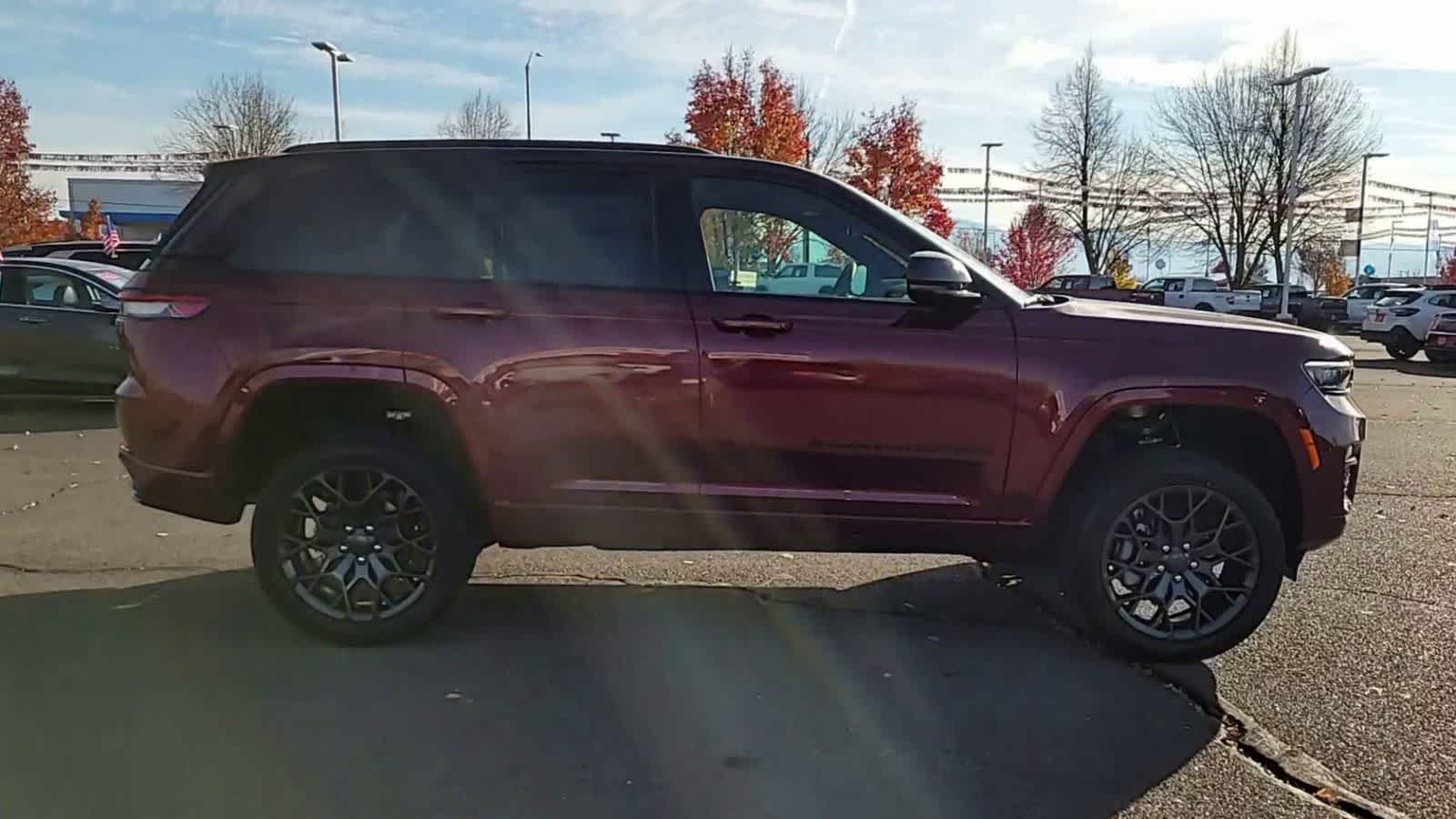 Thumbnail: 2025 Jeep Grand Cherokee - 9