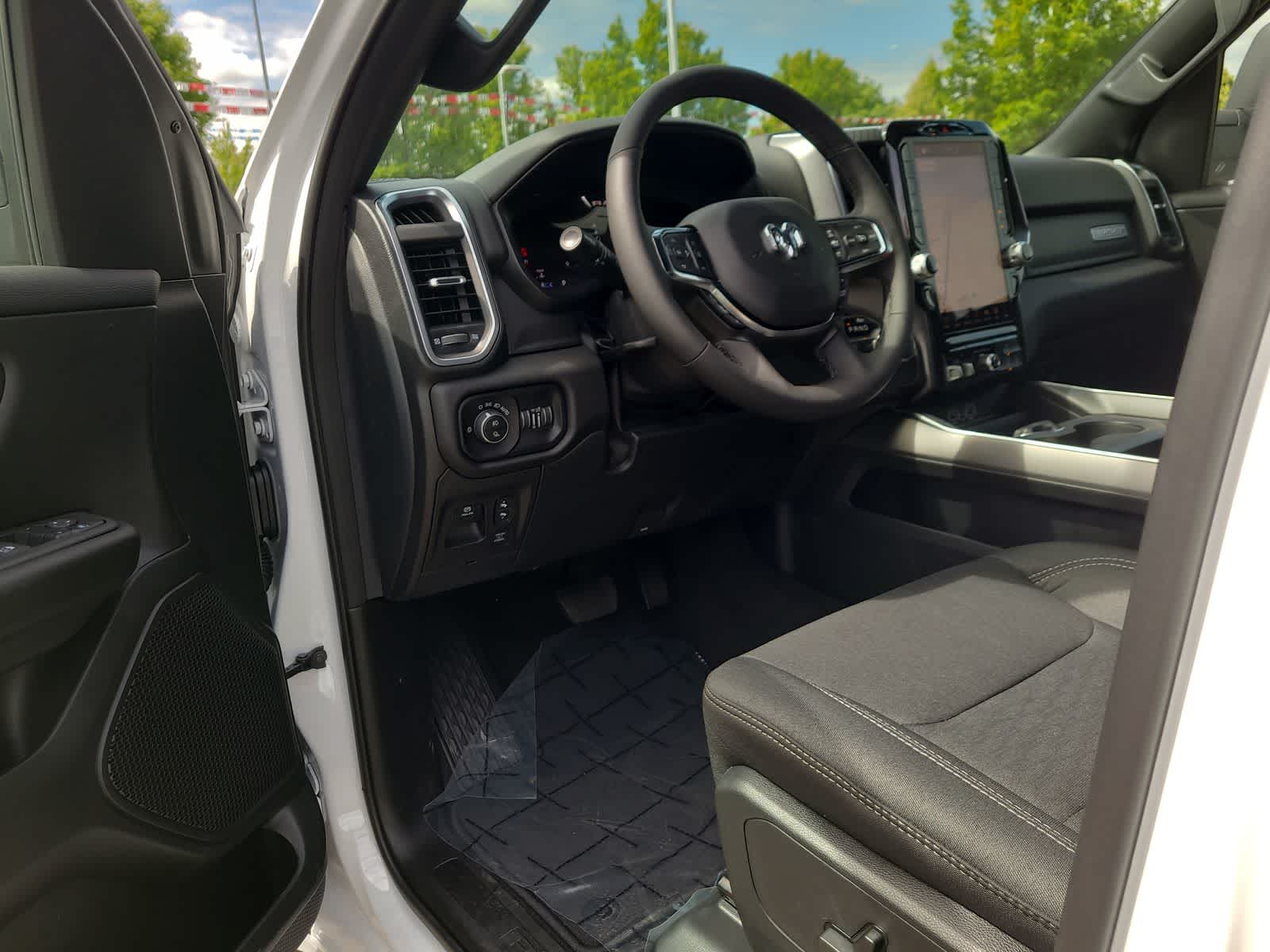 Thumbnail: 2025 RAM 1500 - 10