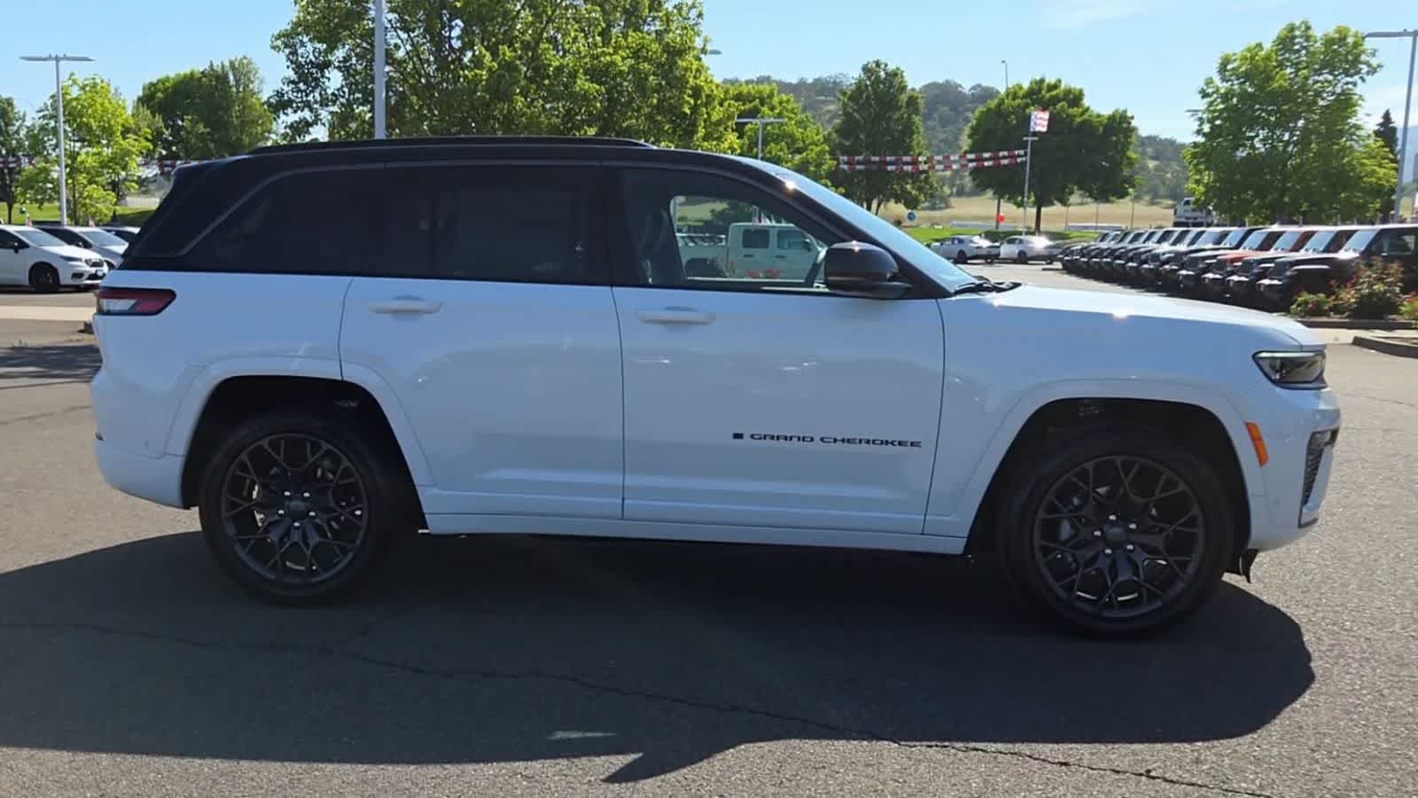 Thumbnail: 2026 Jeep Grand Cherokee - 9