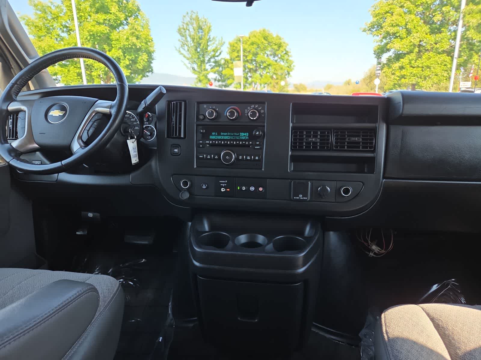 2017 Chevrolet Express Passenger LS - Photo 18