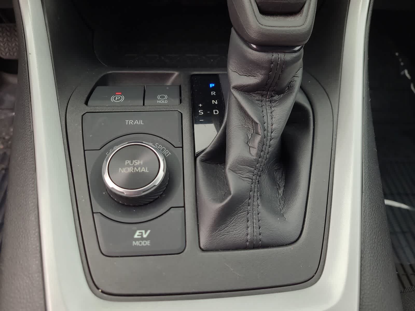 Thumbnail: 2022 Toyota RAV4 - 25