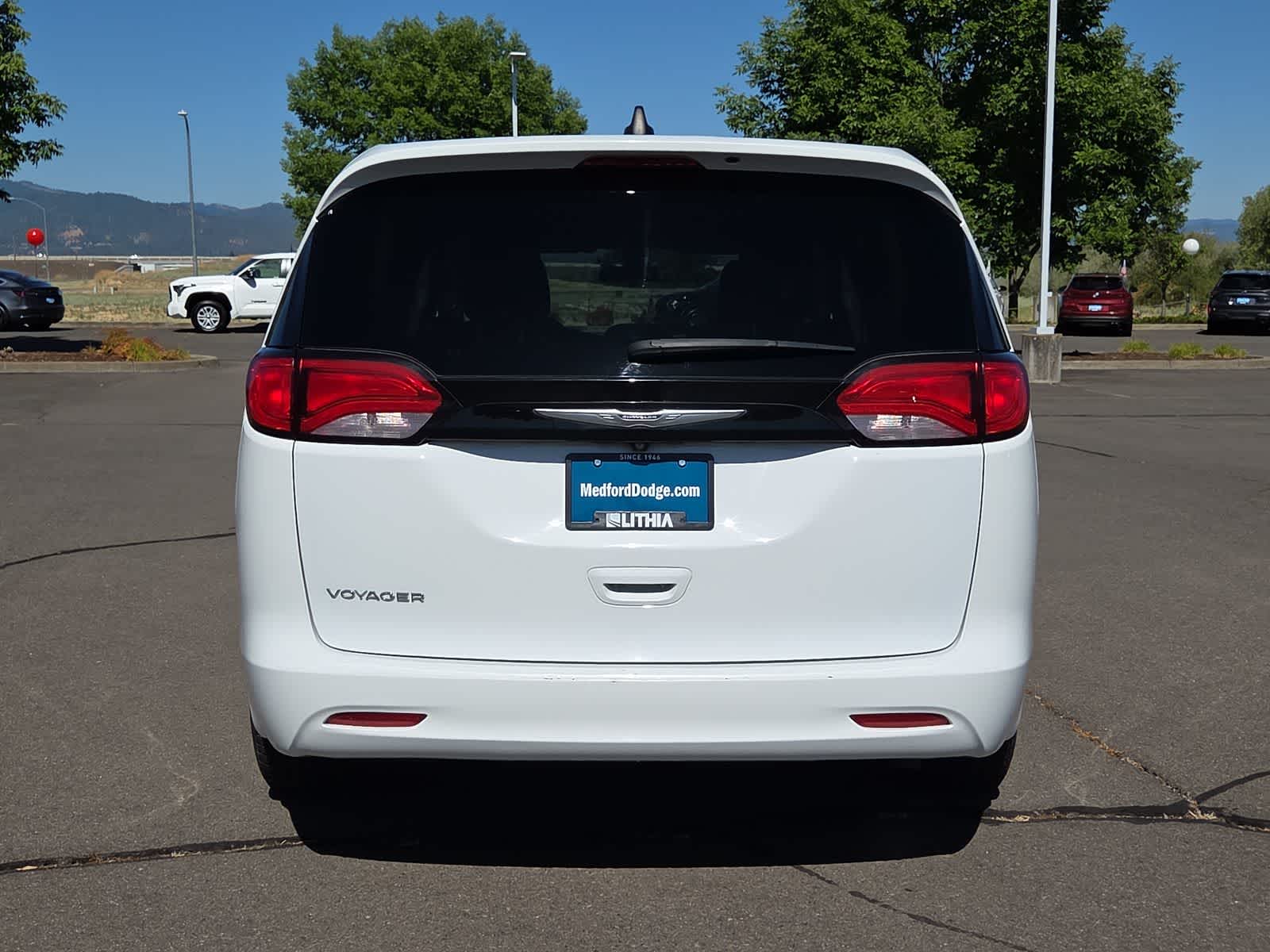 Thumbnail: 2022 Chrysler Voyager - 12