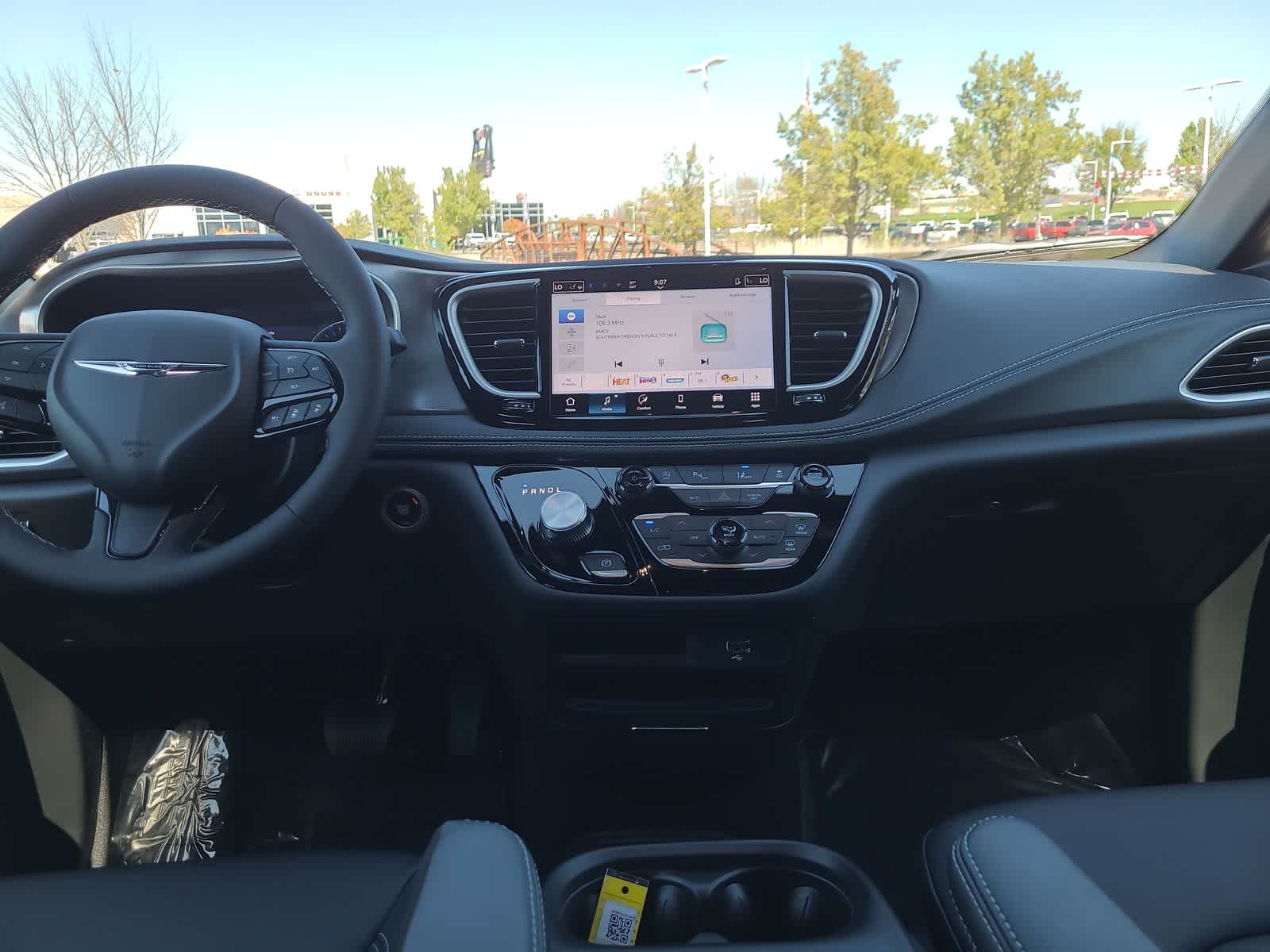 Thumbnail: 2026 Chrysler Pacifica - 18