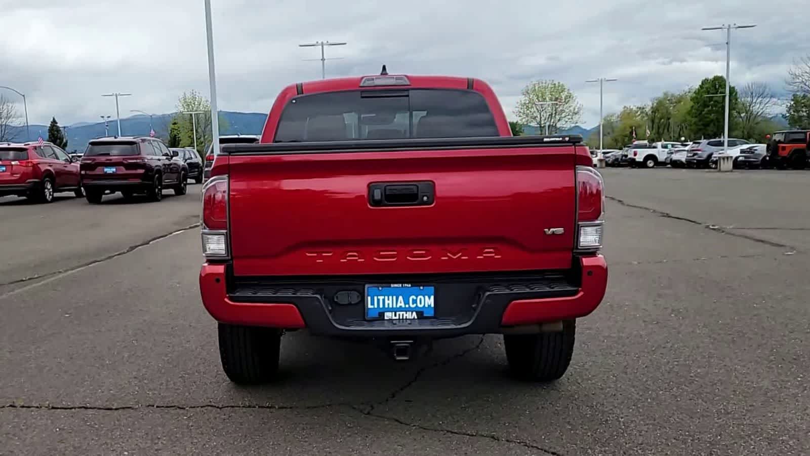 Thumbnail: 2022 Toyota Tacoma - 7