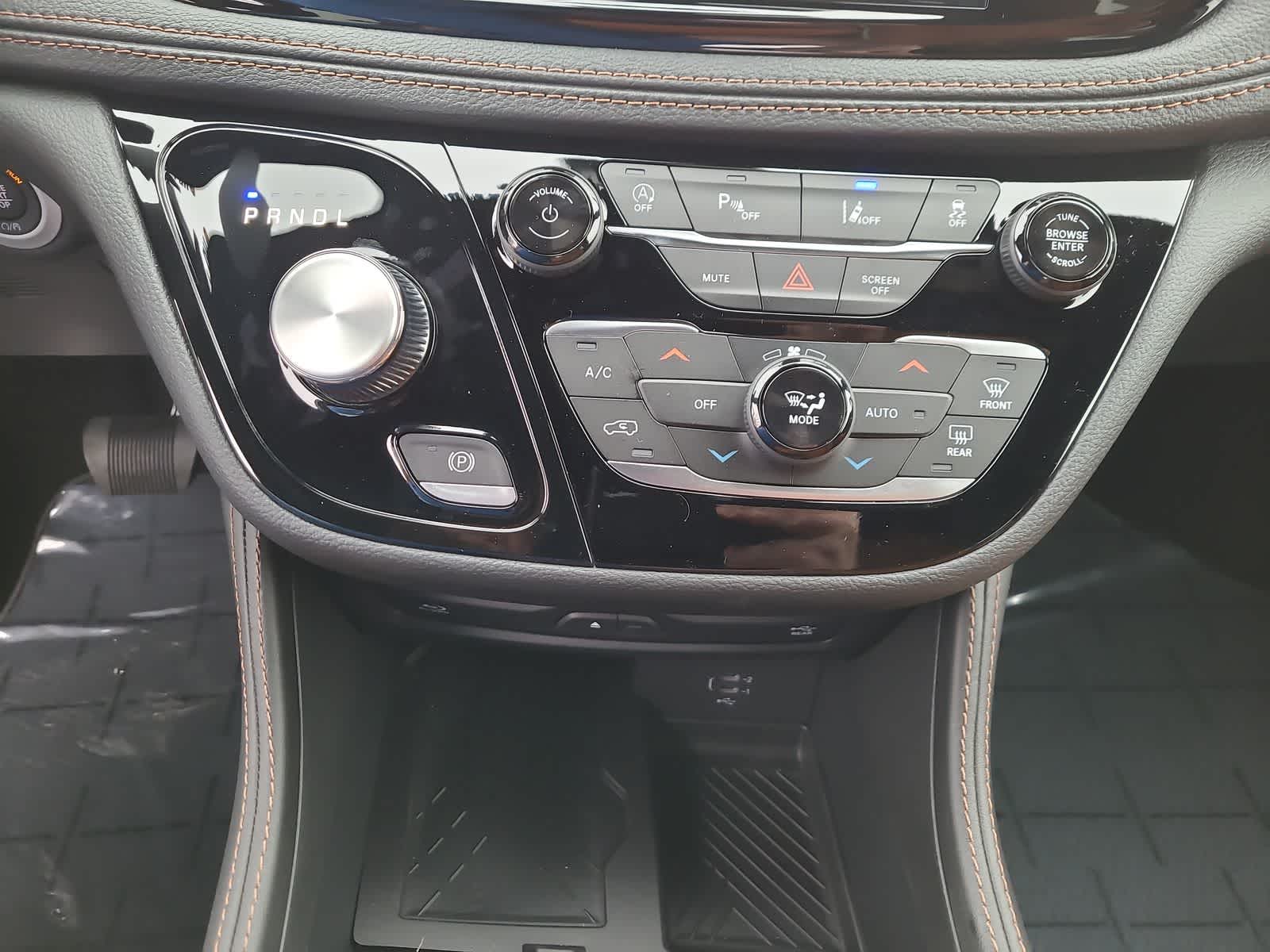 Thumbnail: 2026 Chrysler Pacifica - 25