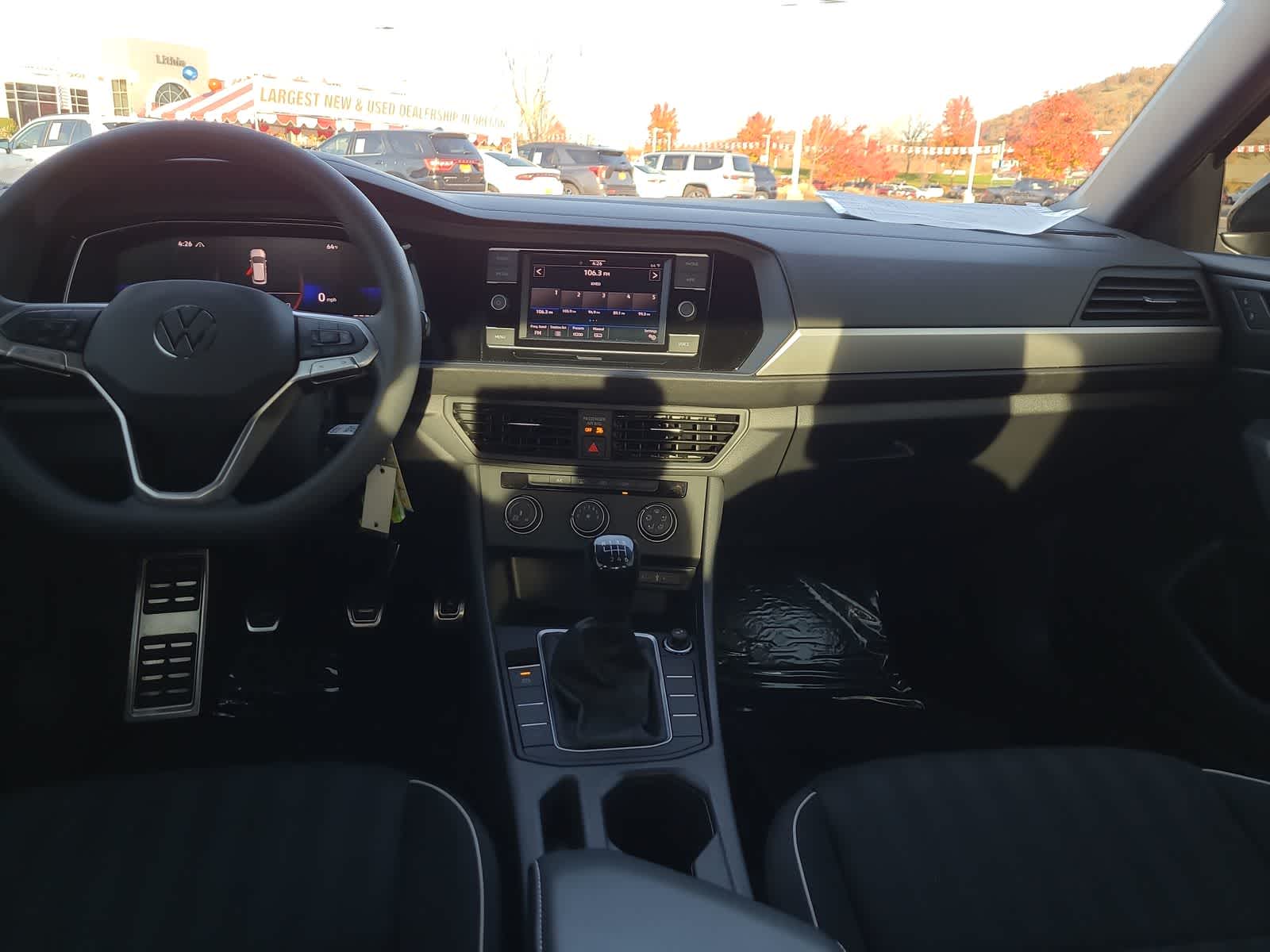 Thumbnail: 2023 Volkswagen Jetta - 18