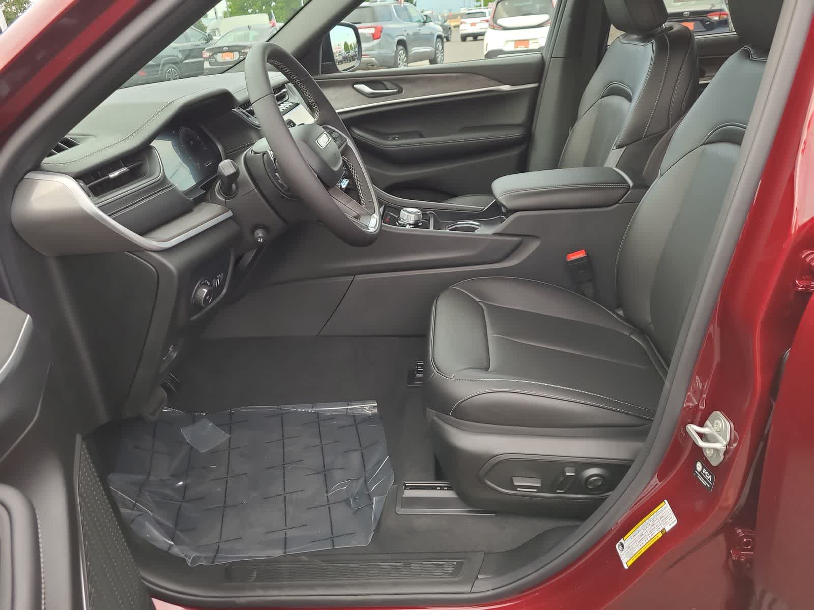 Thumbnail: 2025 Jeep Grand Cherokee - 19