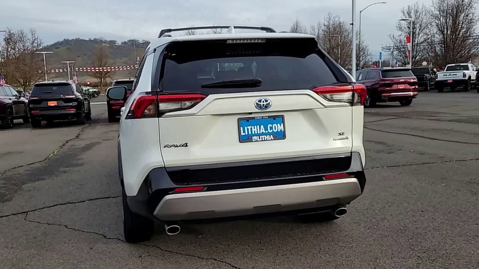 Thumbnail: 2022 Toyota RAV4 - 7