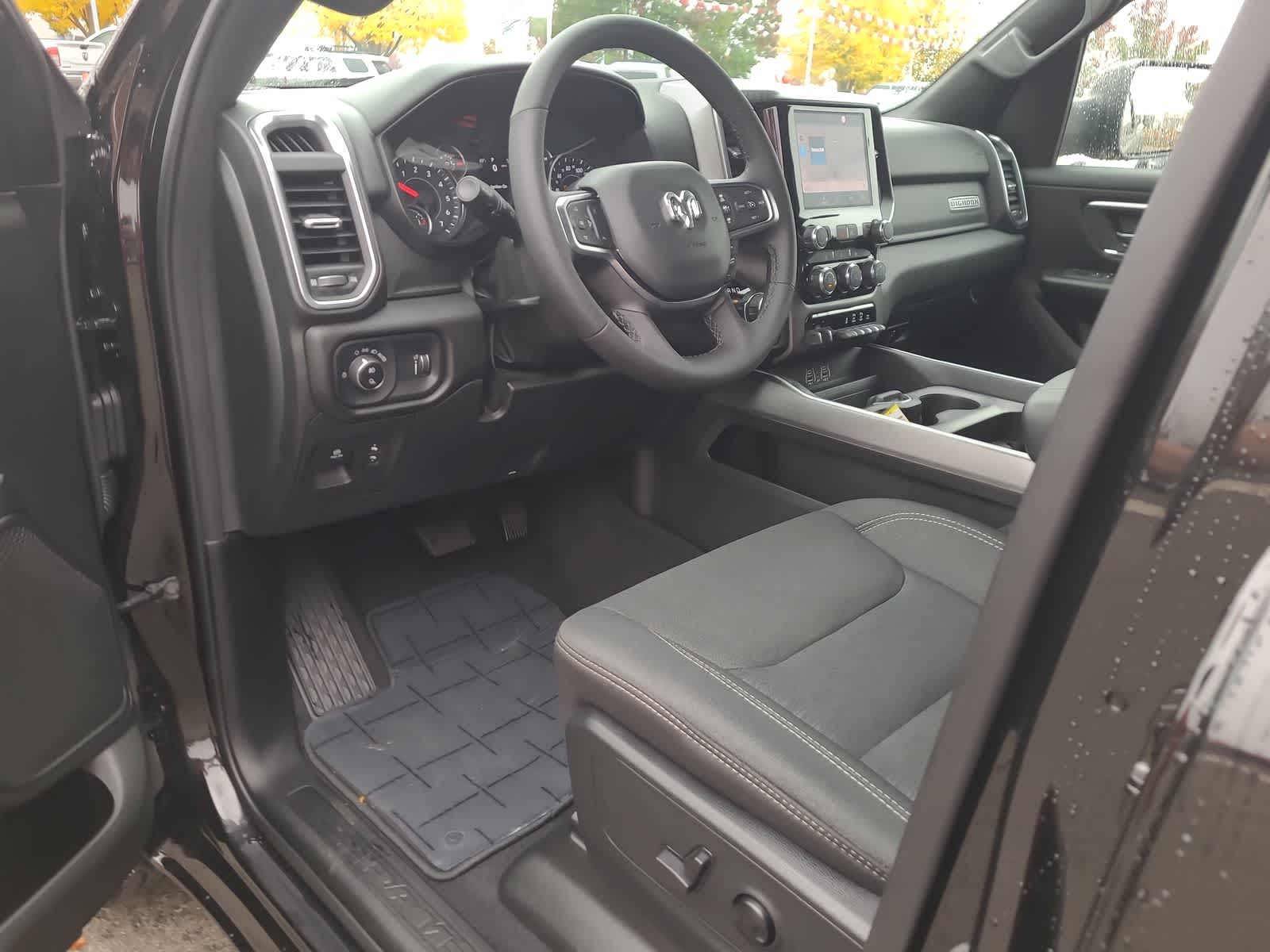 Thumbnail: 2025 RAM 1500 - 10