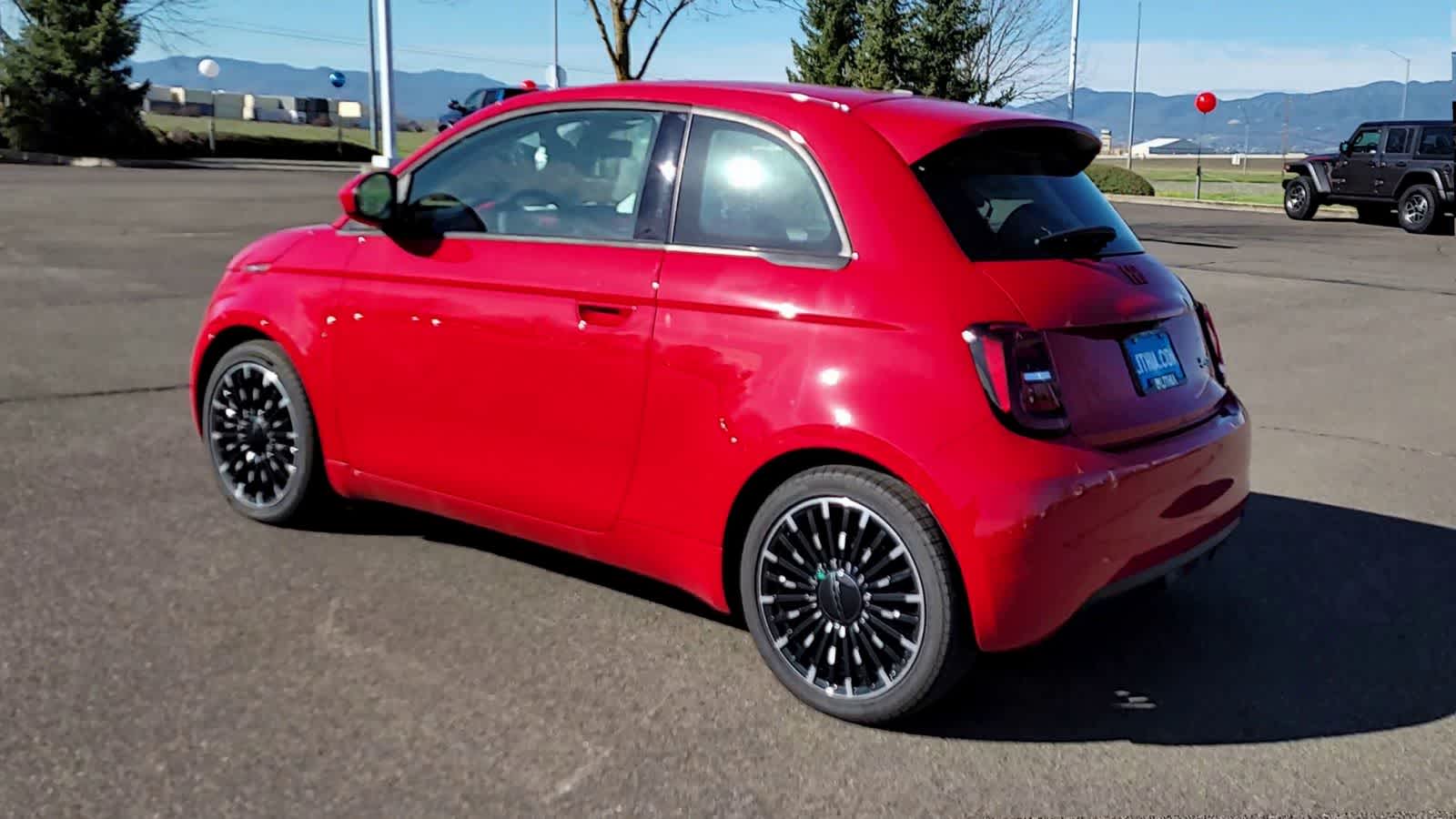Thumbnail: 2024 Fiat 500e - 6